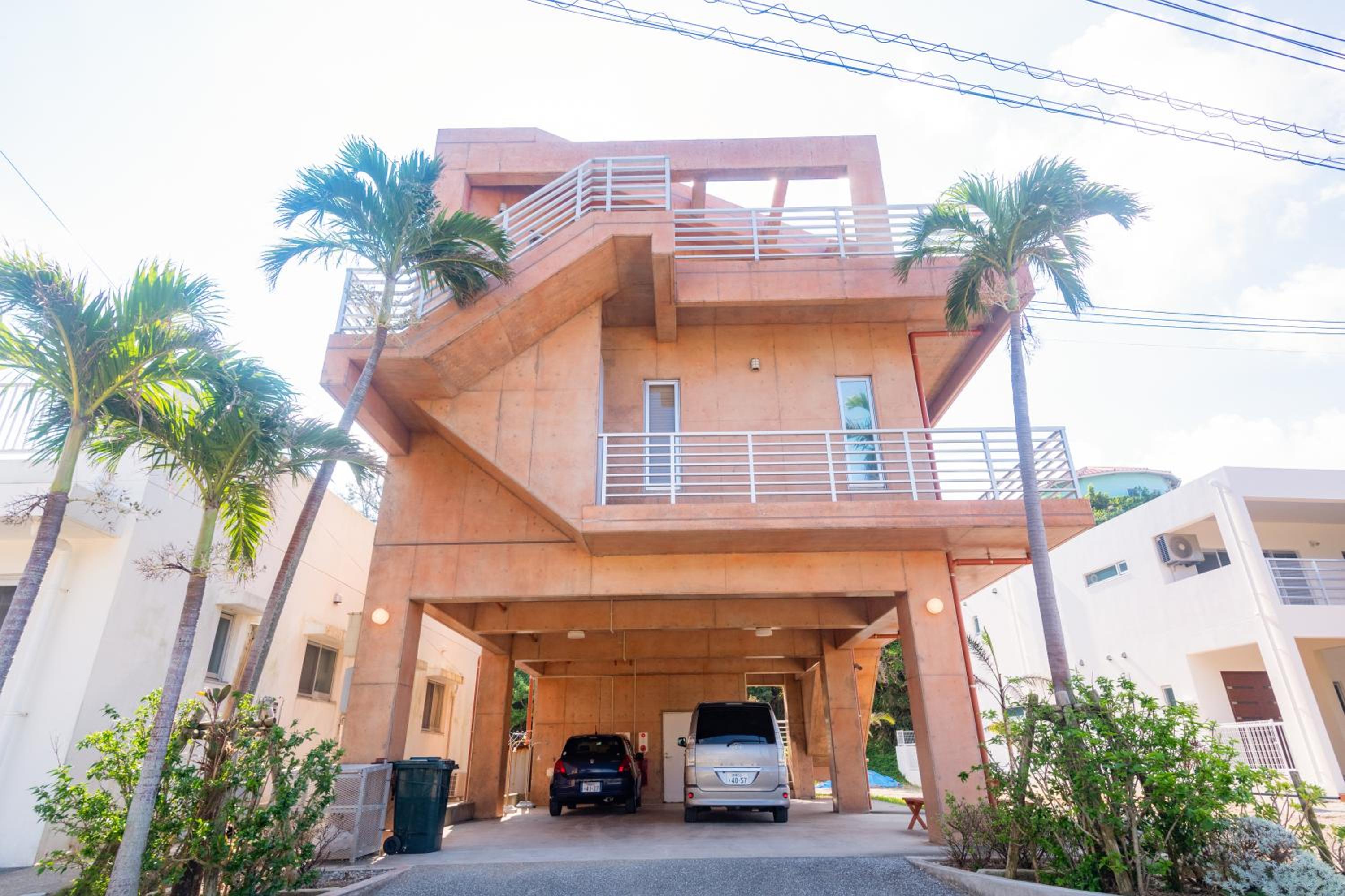 Hotel ペンション ラナカイハウス沖縄 - Image 1