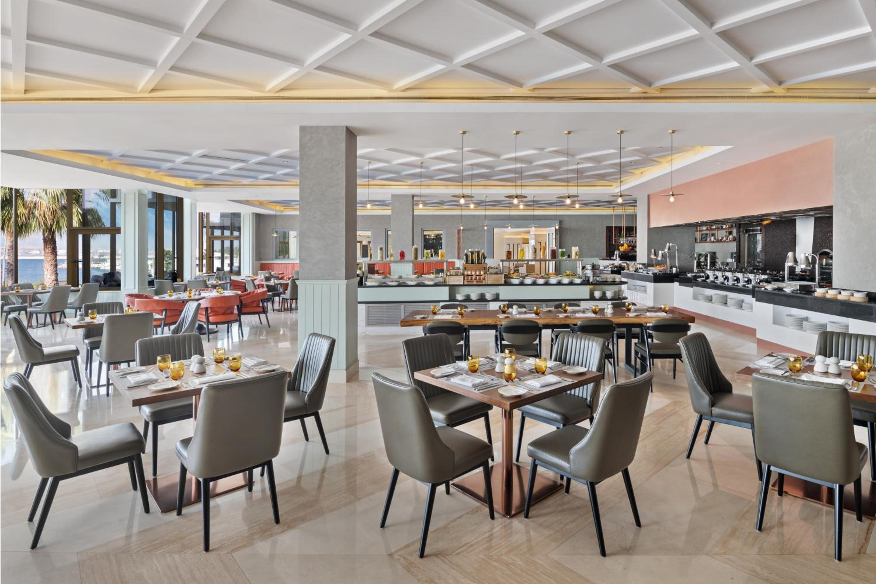JA Beach Hotel, Dubai
