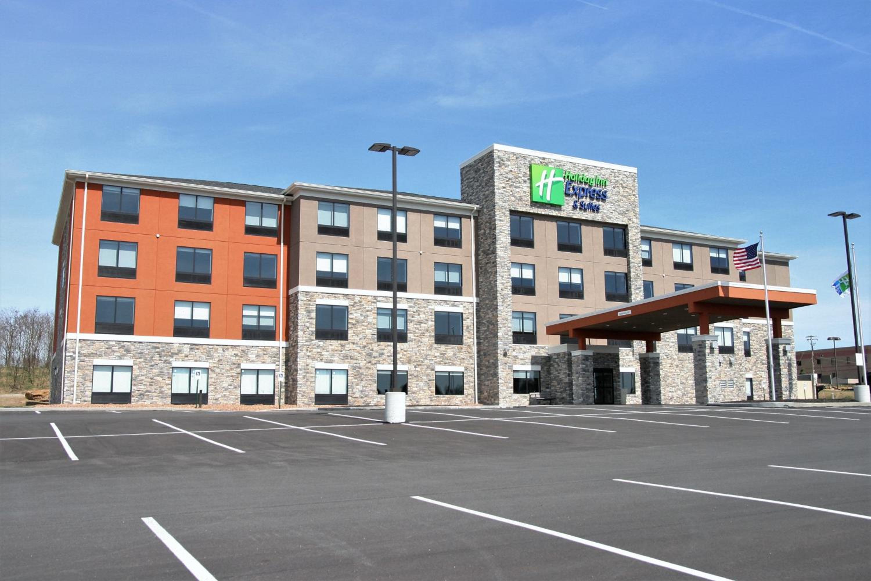 Pittsburgh Vacations - Holiday Inn Express  Suites Clarion, an IHG Hotel - Property Image 1