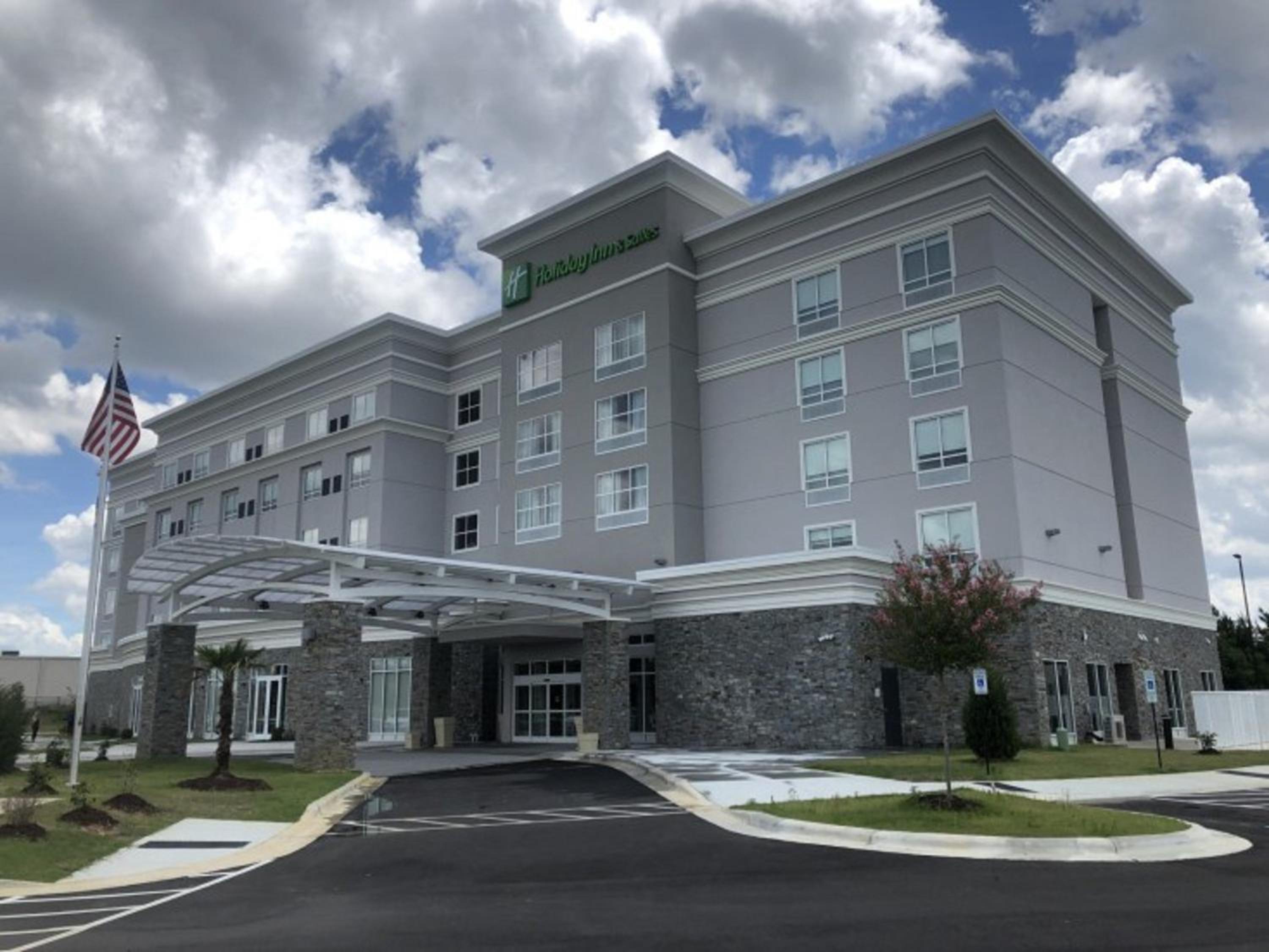 Fayetteville Vacations - Holiday Inn Suites - Fayetteville W-Fort Bragg Area, an IHG Hotel - Property Image 1