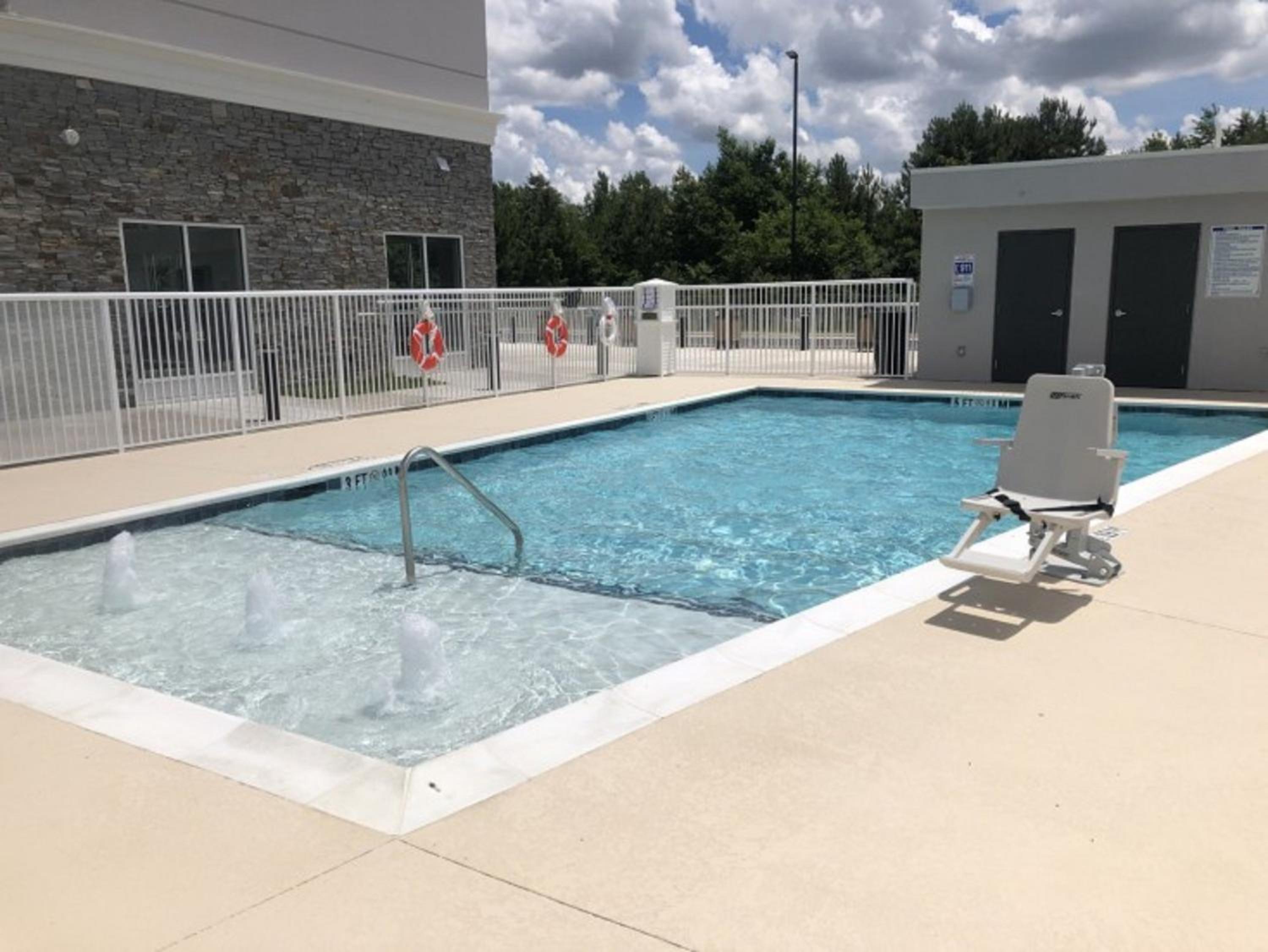 Fayetteville Vacations - Holiday Inn Suites - Fayetteville W-Fort Bragg Area, an IHG Hotel - Property Image 12
