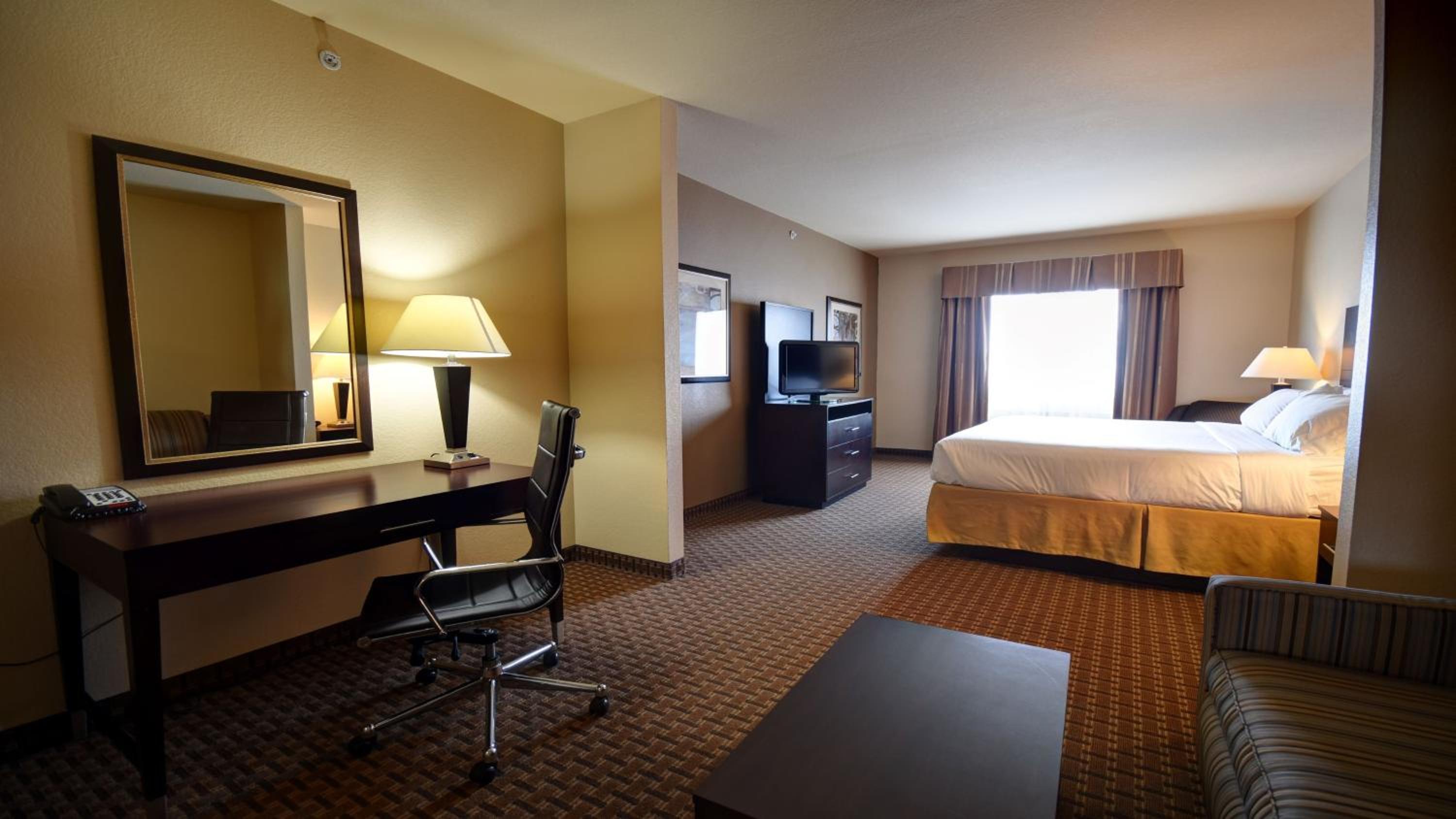 Del Rio Vacations - Holiday Inn Express  Suites Del Rio, an IHG Hotel - Property Image 2