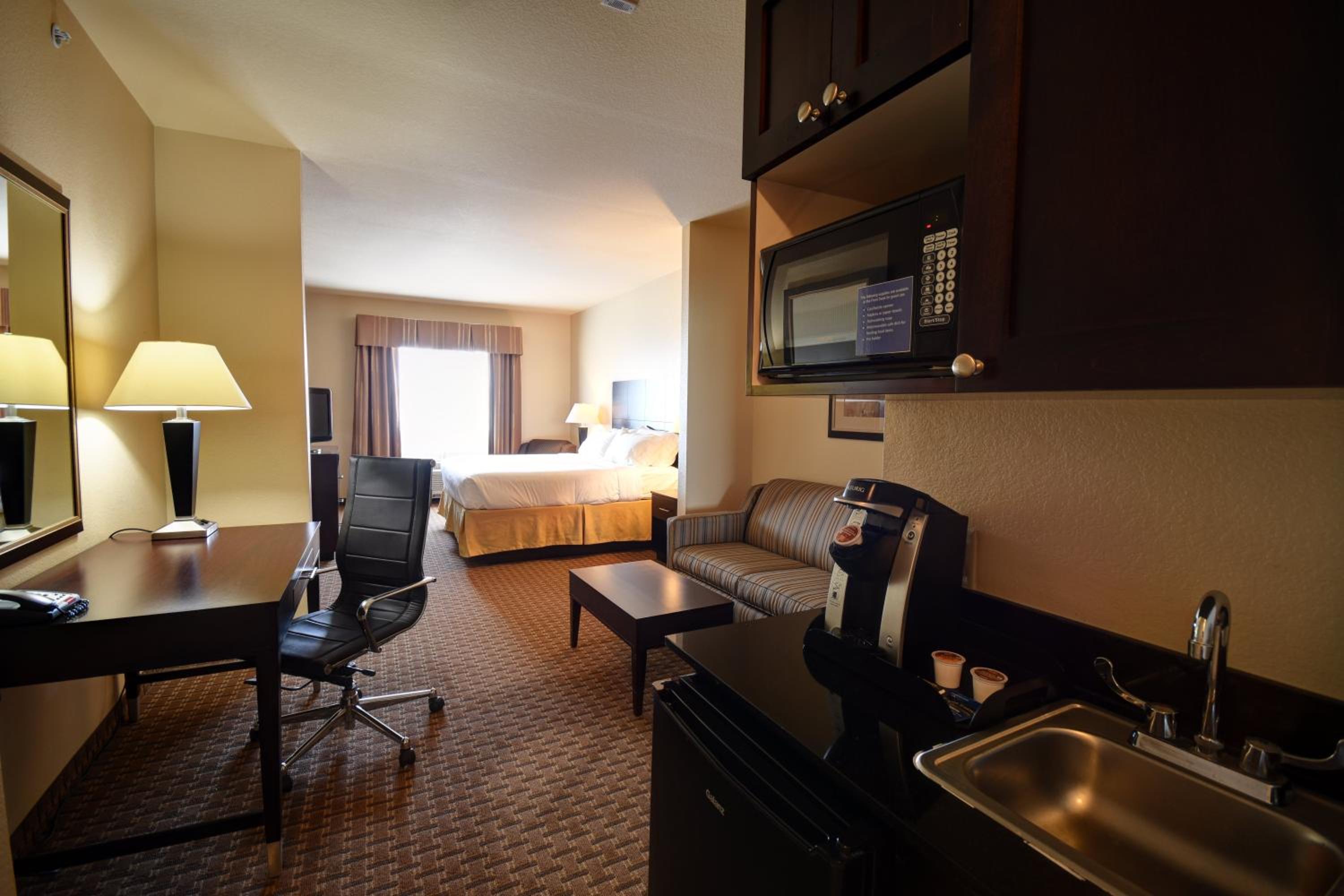 Del Rio Vacations - Holiday Inn Express  Suites Del Rio, an IHG Hotel - Property Image 4