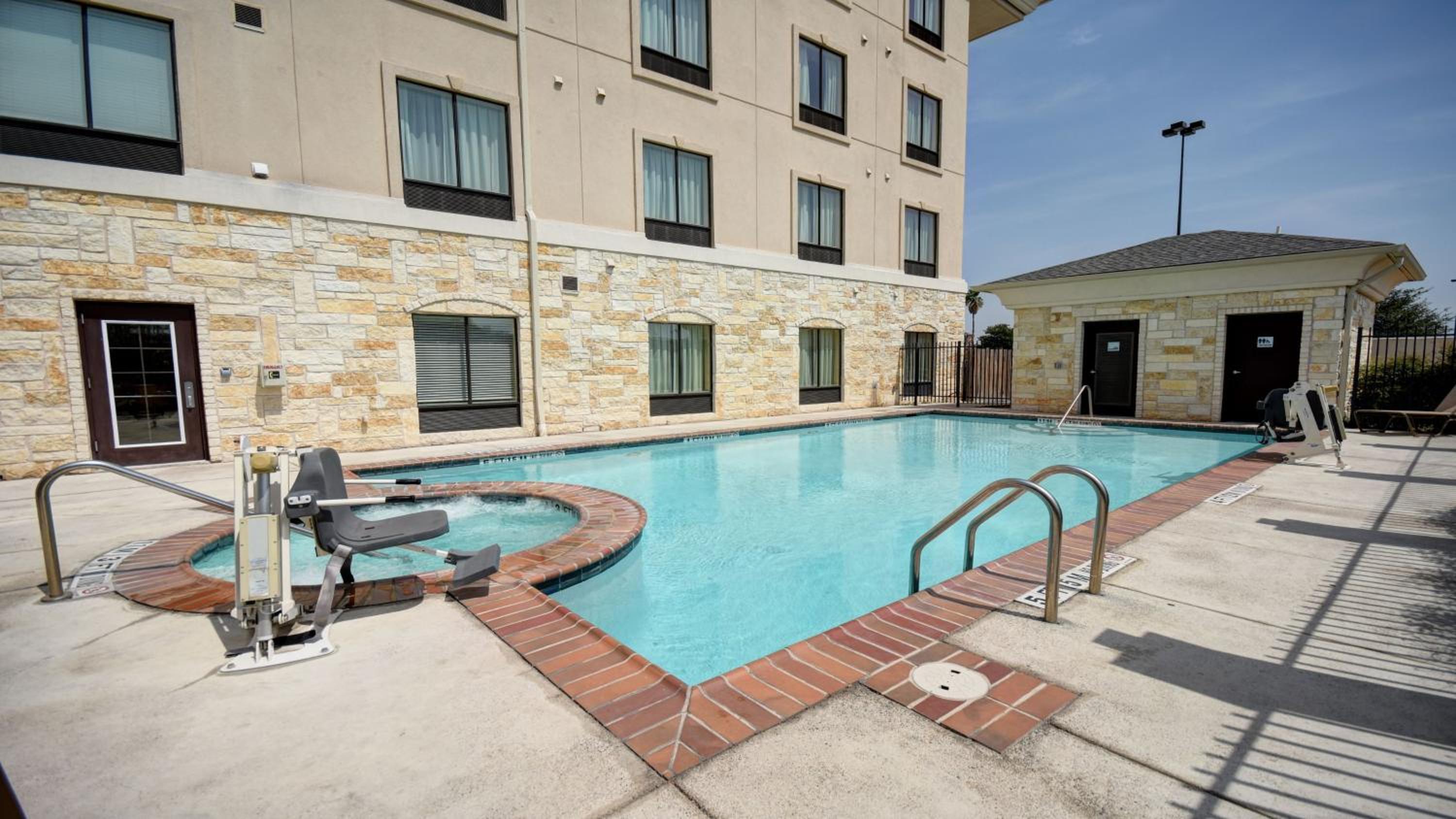 Del Rio Vacations - Holiday Inn Express  Suites Del Rio, an IHG Hotel - Property Image 12