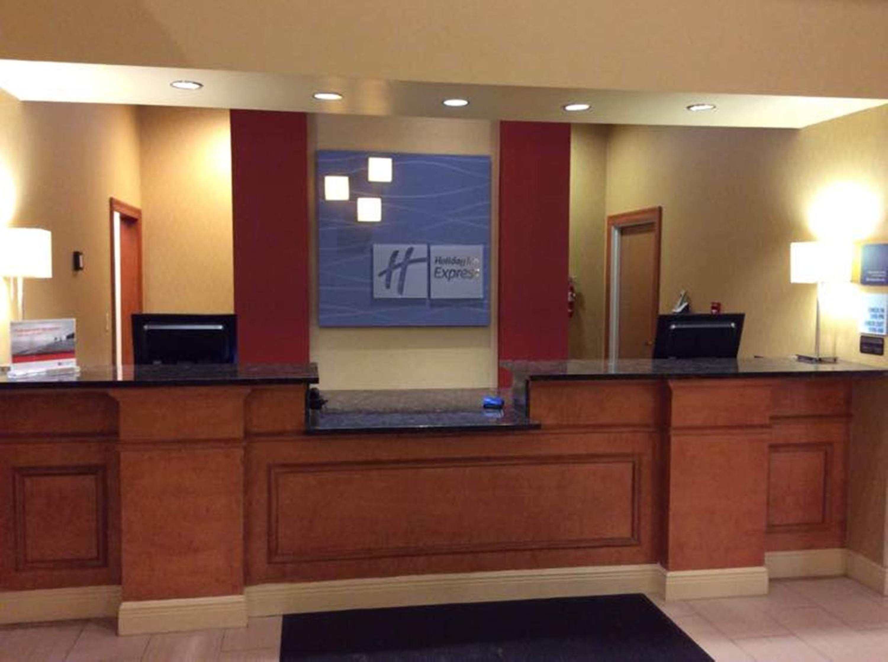 Hotel Holiday Inn Express Hotel & Suites Forest, an IHG Hotel - Image 1