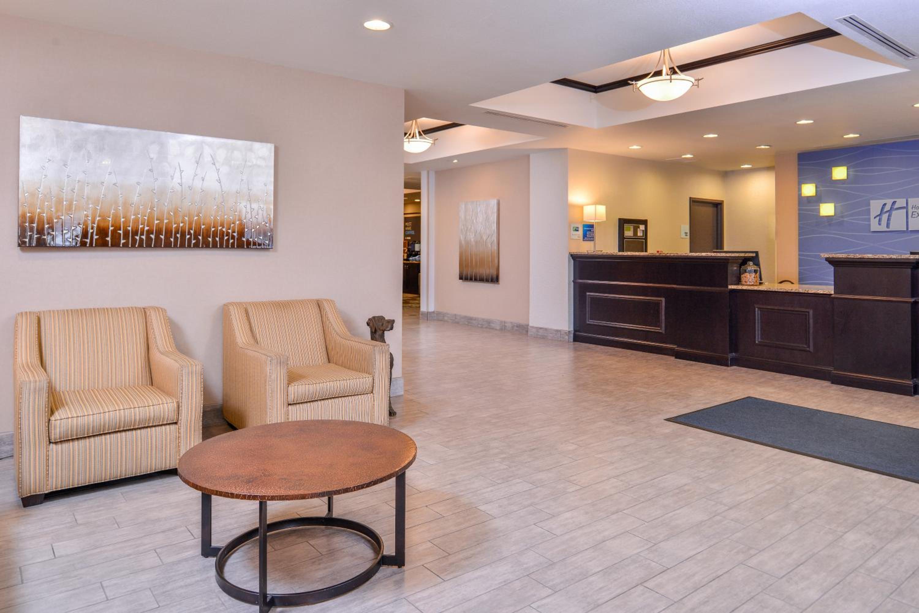 Emporia Vacations - Holiday Inn Express  Suites Emporia Northwest, an IHG Hotel - Property Image 28