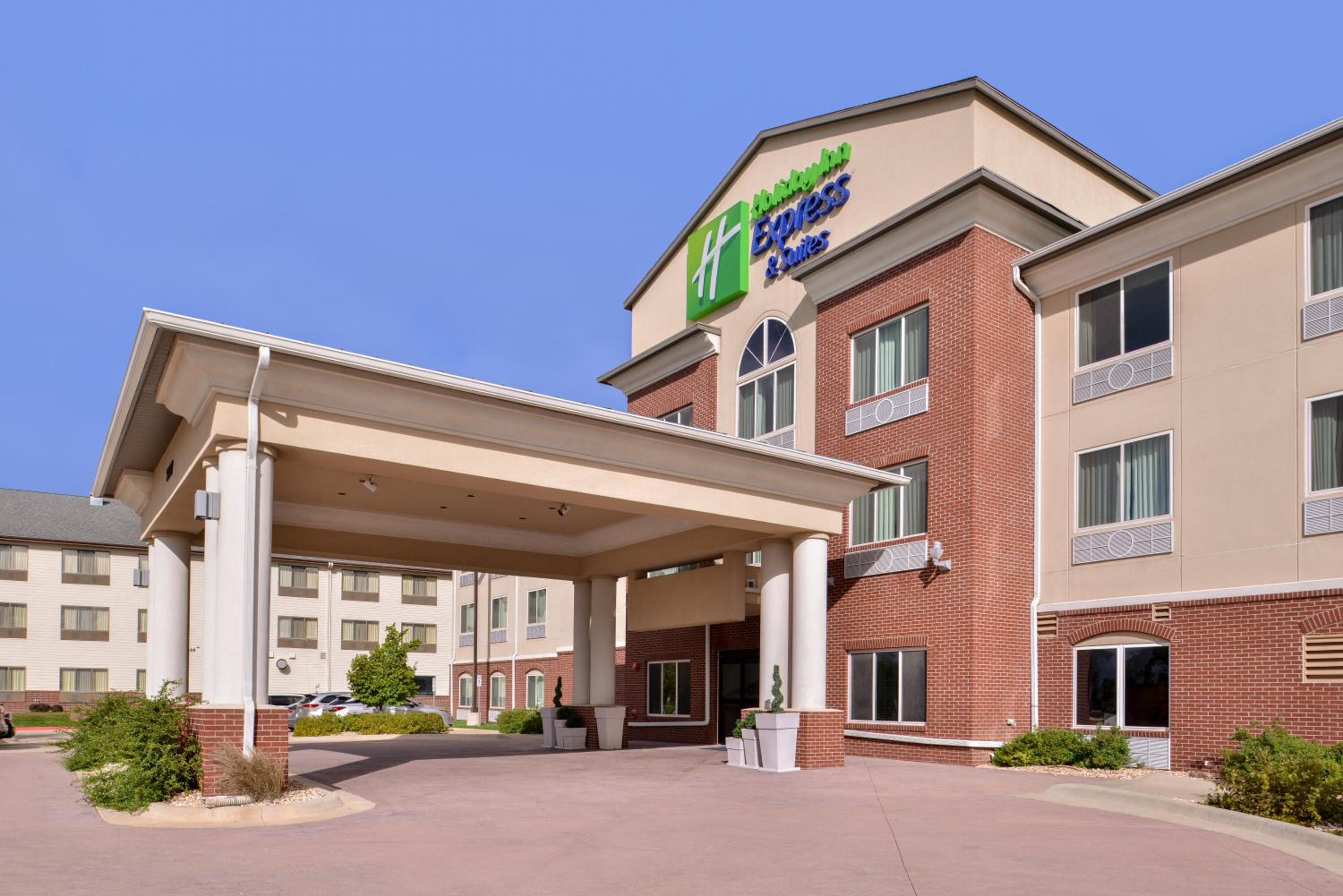 Emporia Vacations - Holiday Inn Express  Suites Emporia Northwest, an IHG Hotel - Property Image 1