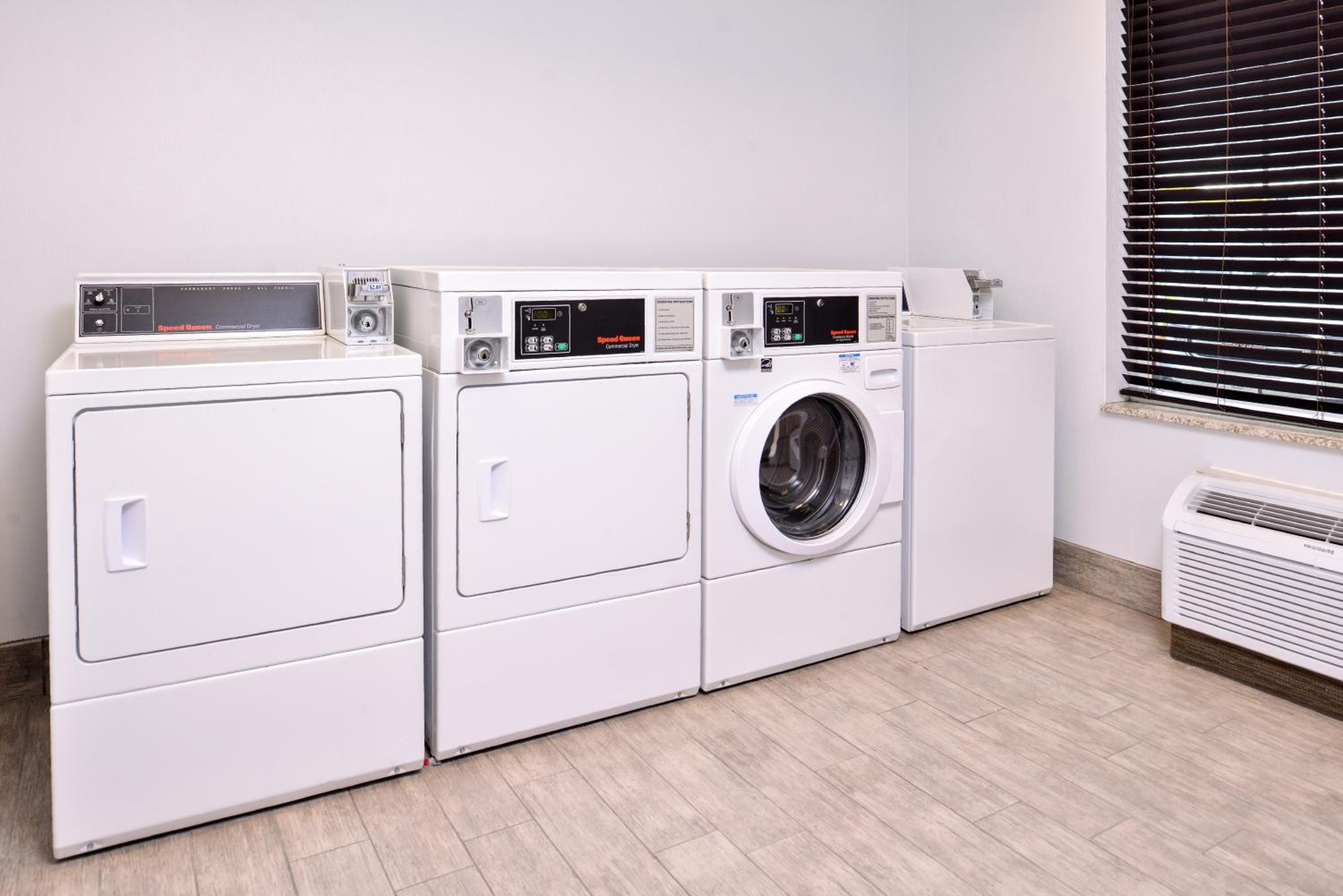 Emporia Vacations - Holiday Inn Express  Suites Emporia Northwest, an IHG Hotel - Property Image 26