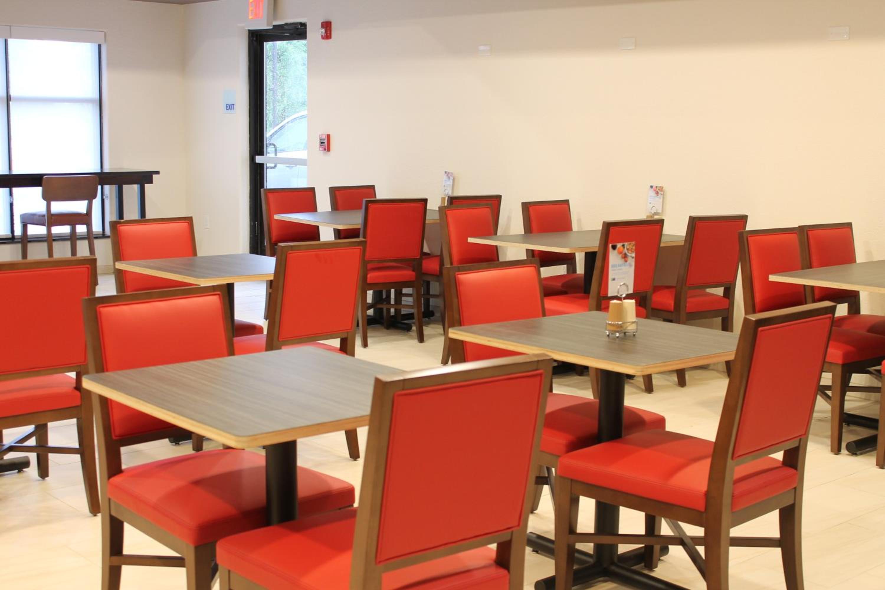 Cave City Vacations - Holiday Inn Express Hotel  Suites Glasgow, an IHG Hotel - Property Image 3