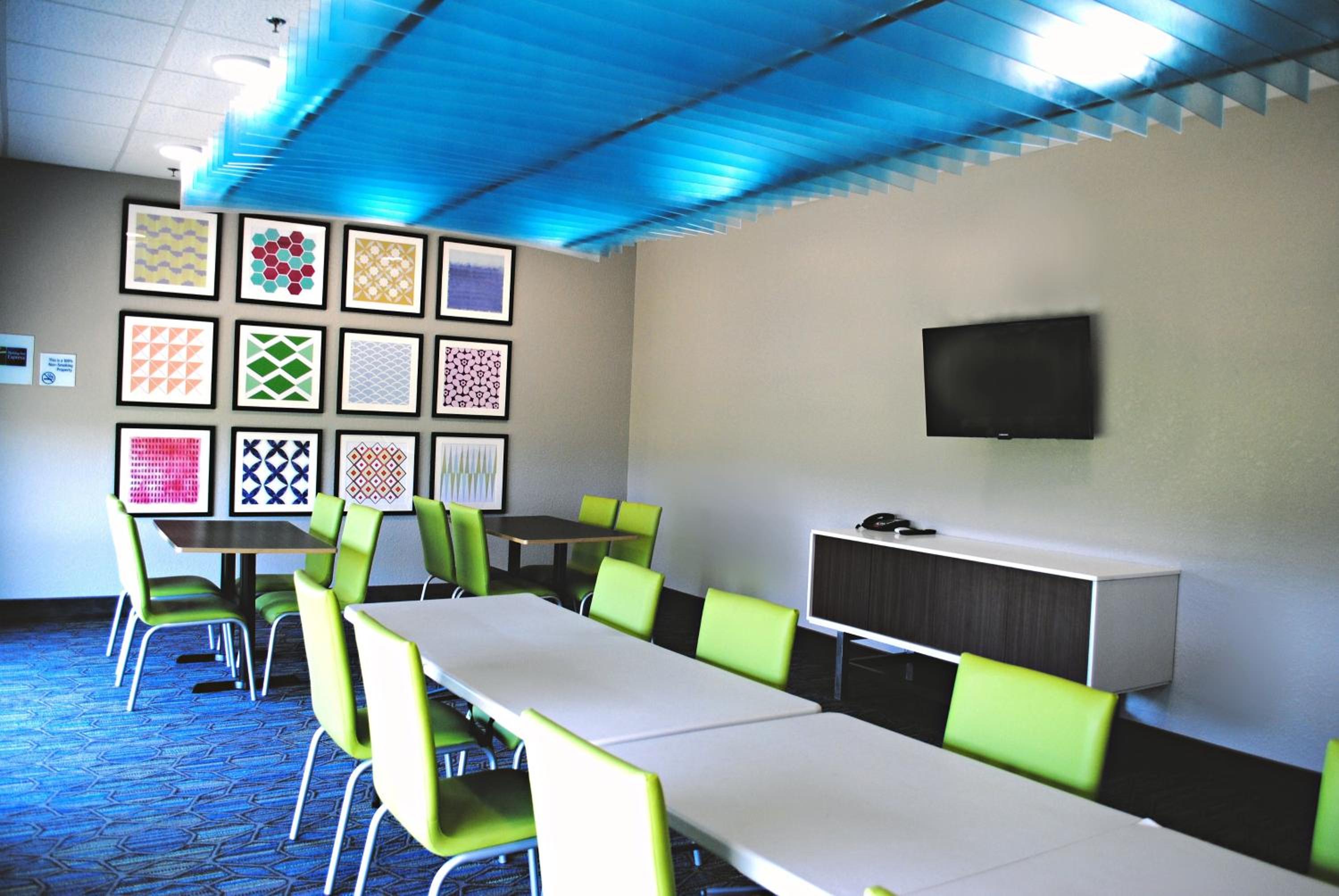 Holiday Inn Express & Suites - Columbia City by IHG