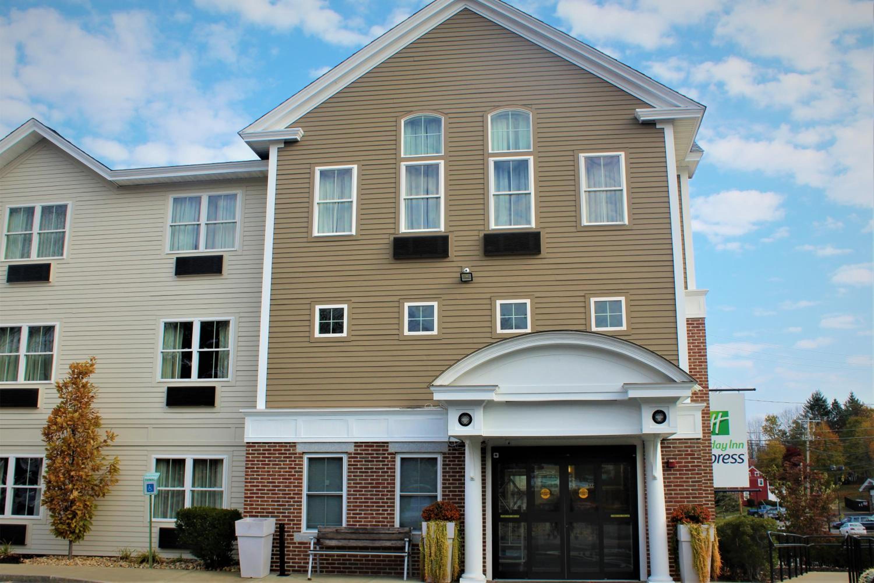 Raleigh Vacations - Holiday Inn Express Durham-UNH, an IHG Hotel - Property Image 20