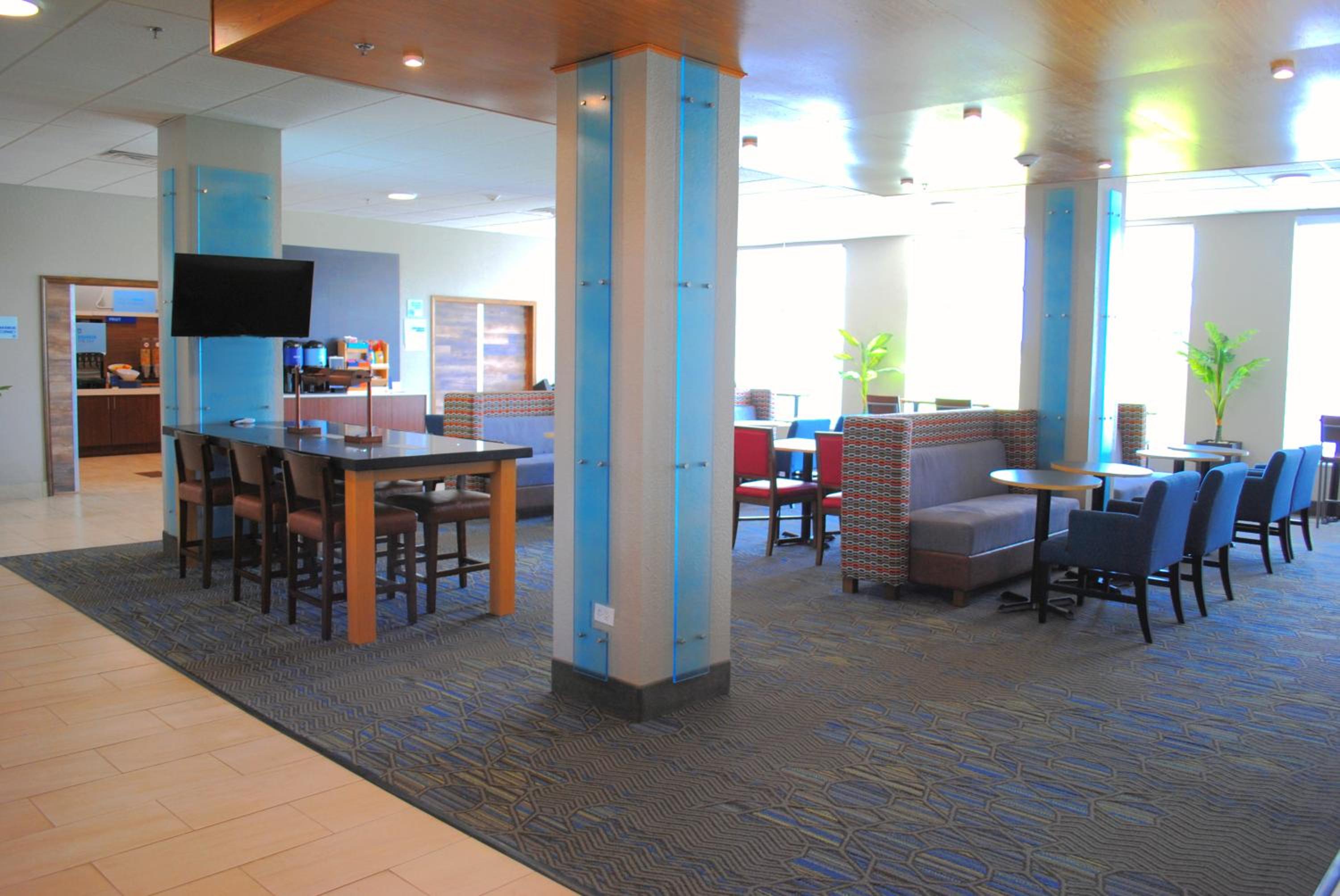 Holiday Inn Express & Suites - Columbia City by IHG
