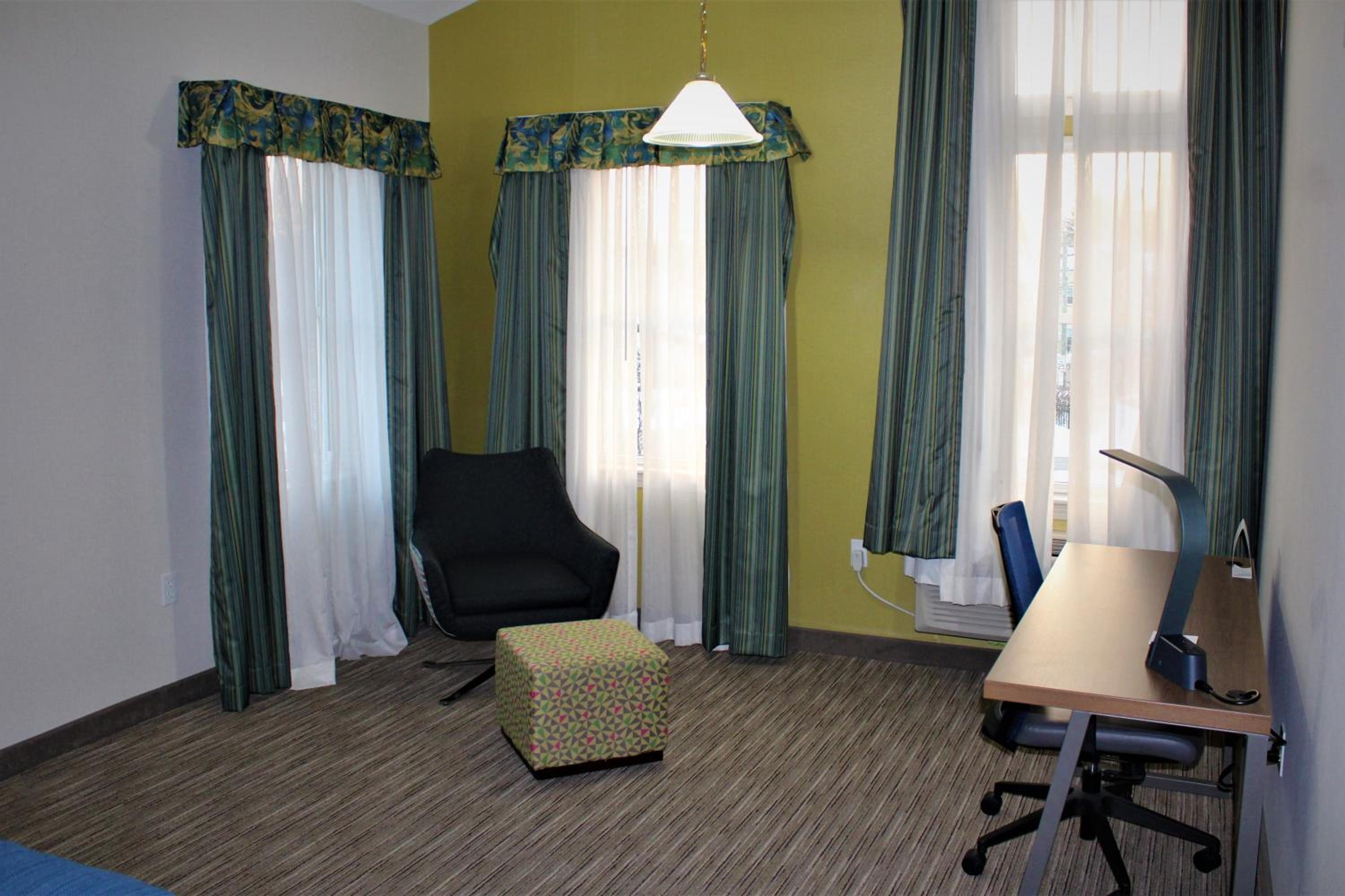Raleigh Vacations - Holiday Inn Express Durham-UNH, an IHG Hotel - Property Image 16