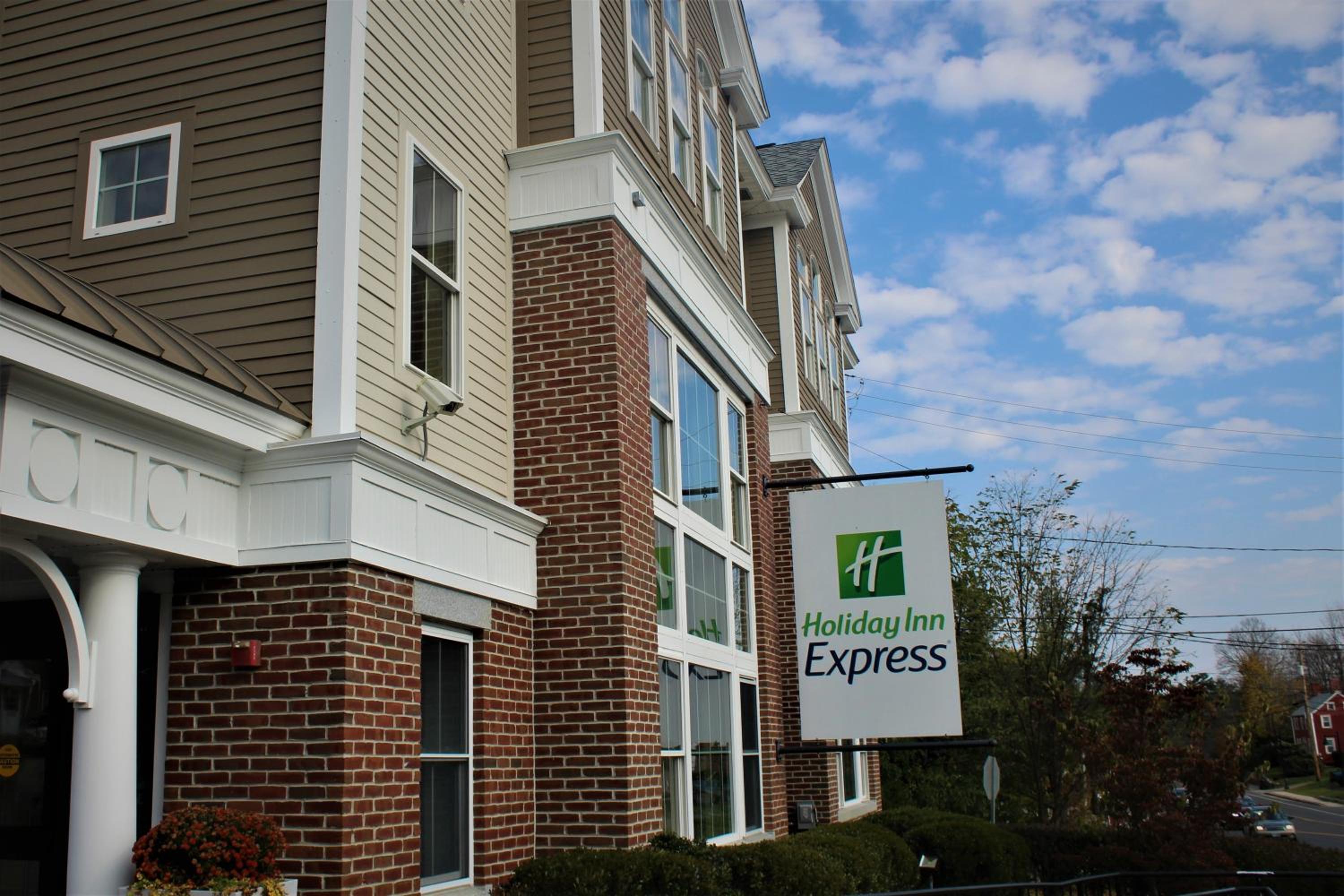 Raleigh Vacations - Holiday Inn Express Durham-UNH, an IHG Hotel - Property Image 14