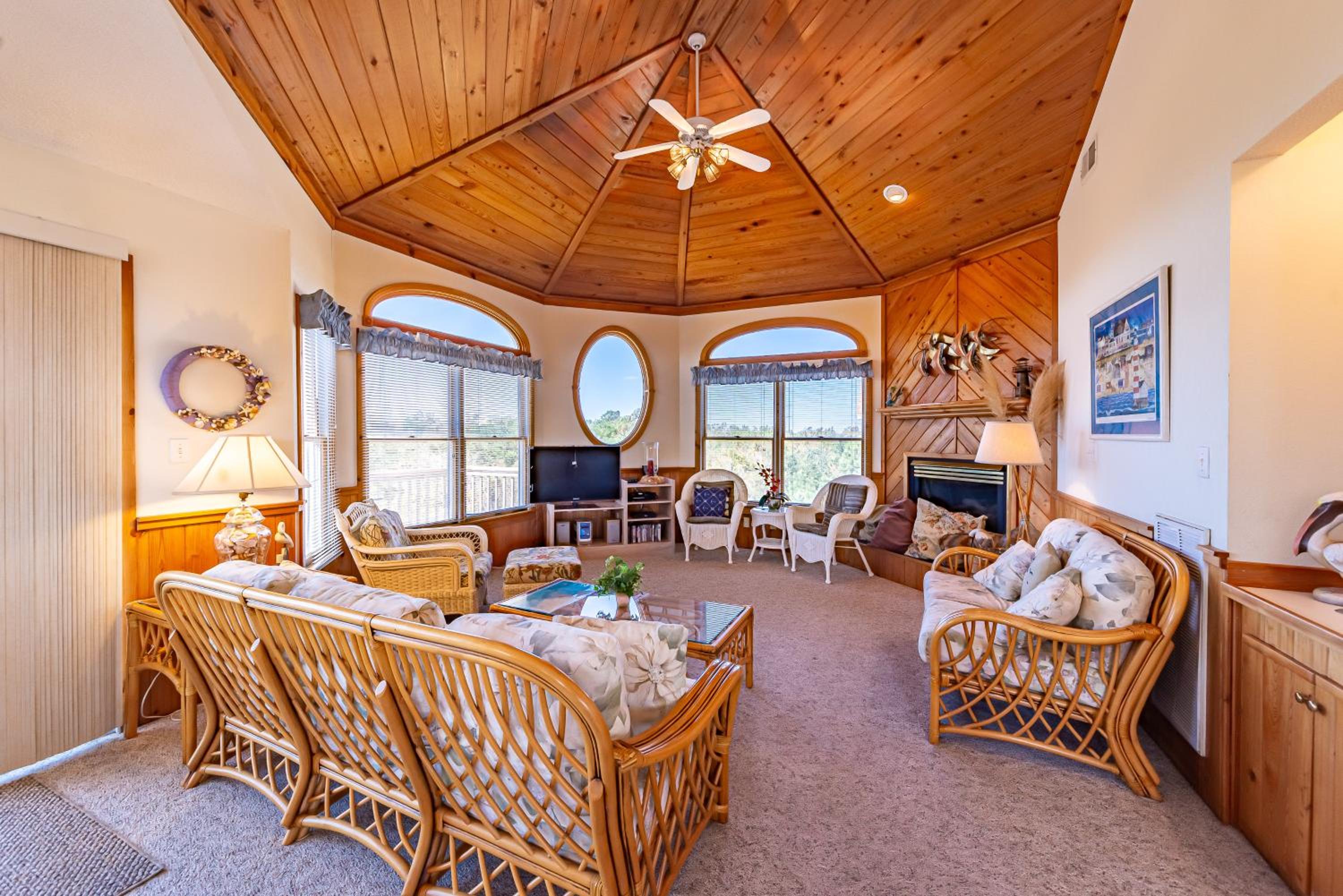 Eagle Quay - Corolla, Ocean Sands, Oceanside, 190 Yds to Beach, Hot Tub, Pets OK, Community Pool