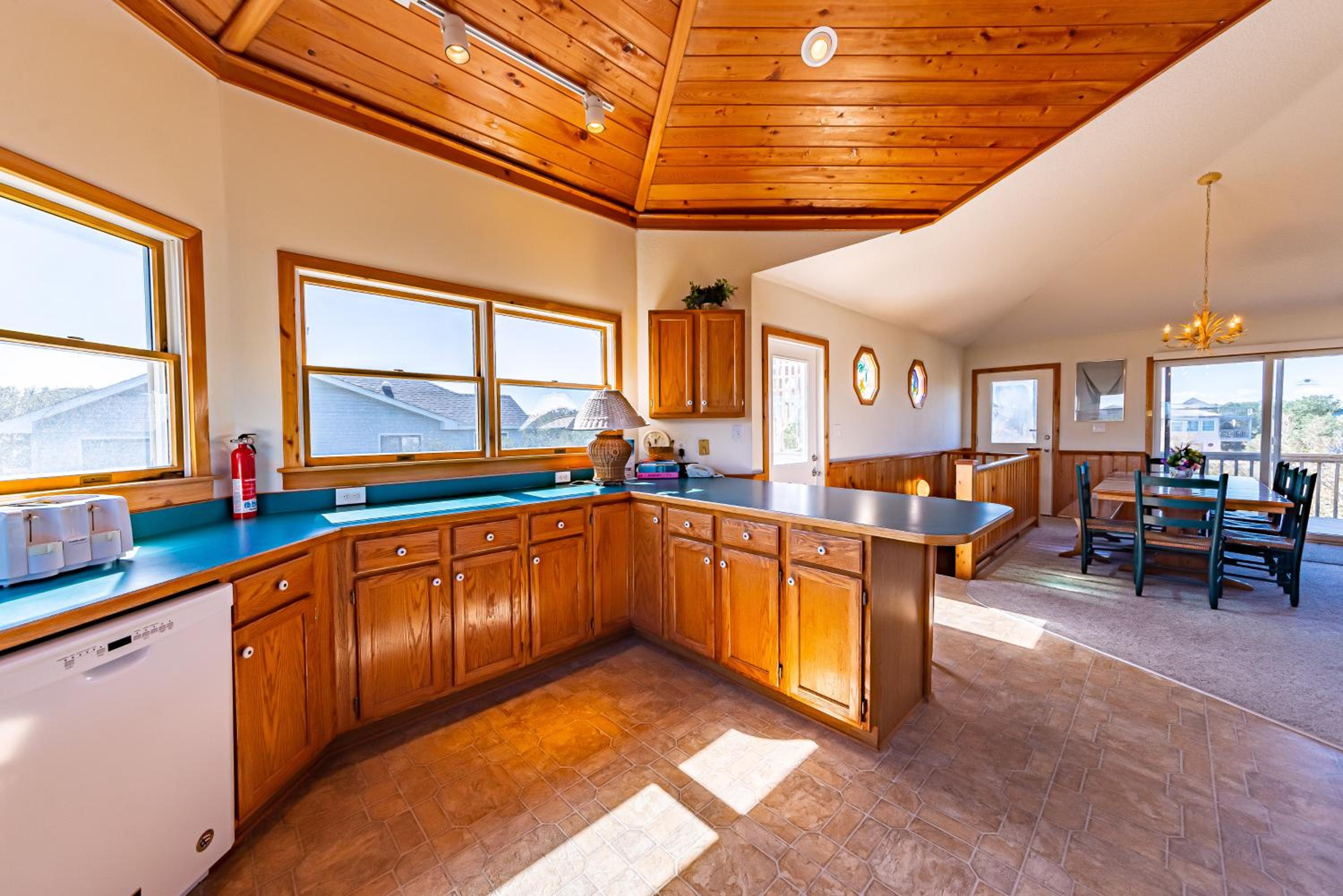 Eagle Quay - Corolla, Ocean Sands, Oceanside, 190 Yds to Beach, Hot Tub, Pets OK, Community Pool