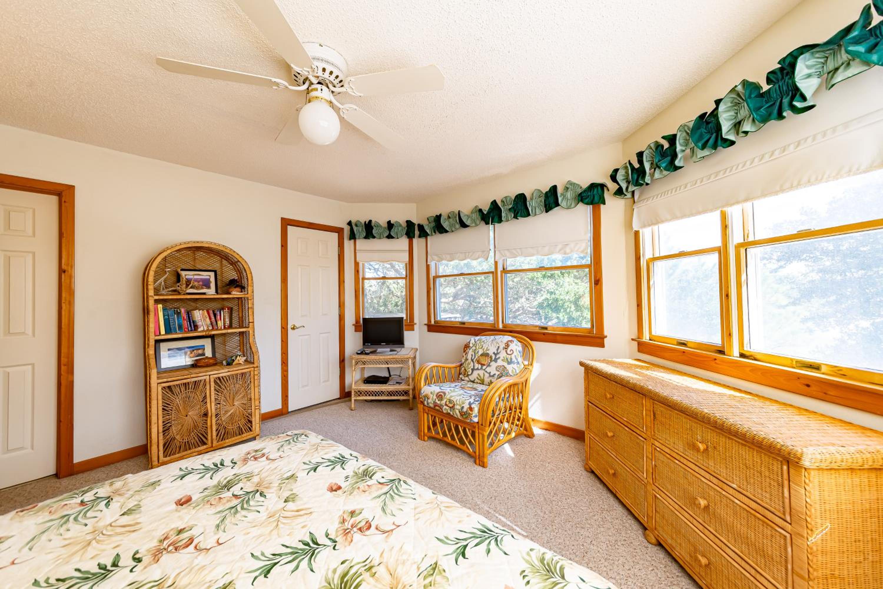 Eagle Quay - Corolla, Ocean Sands, Oceanside, 190 Yds to Beach, Hot Tub, Pets OK, Community Pool