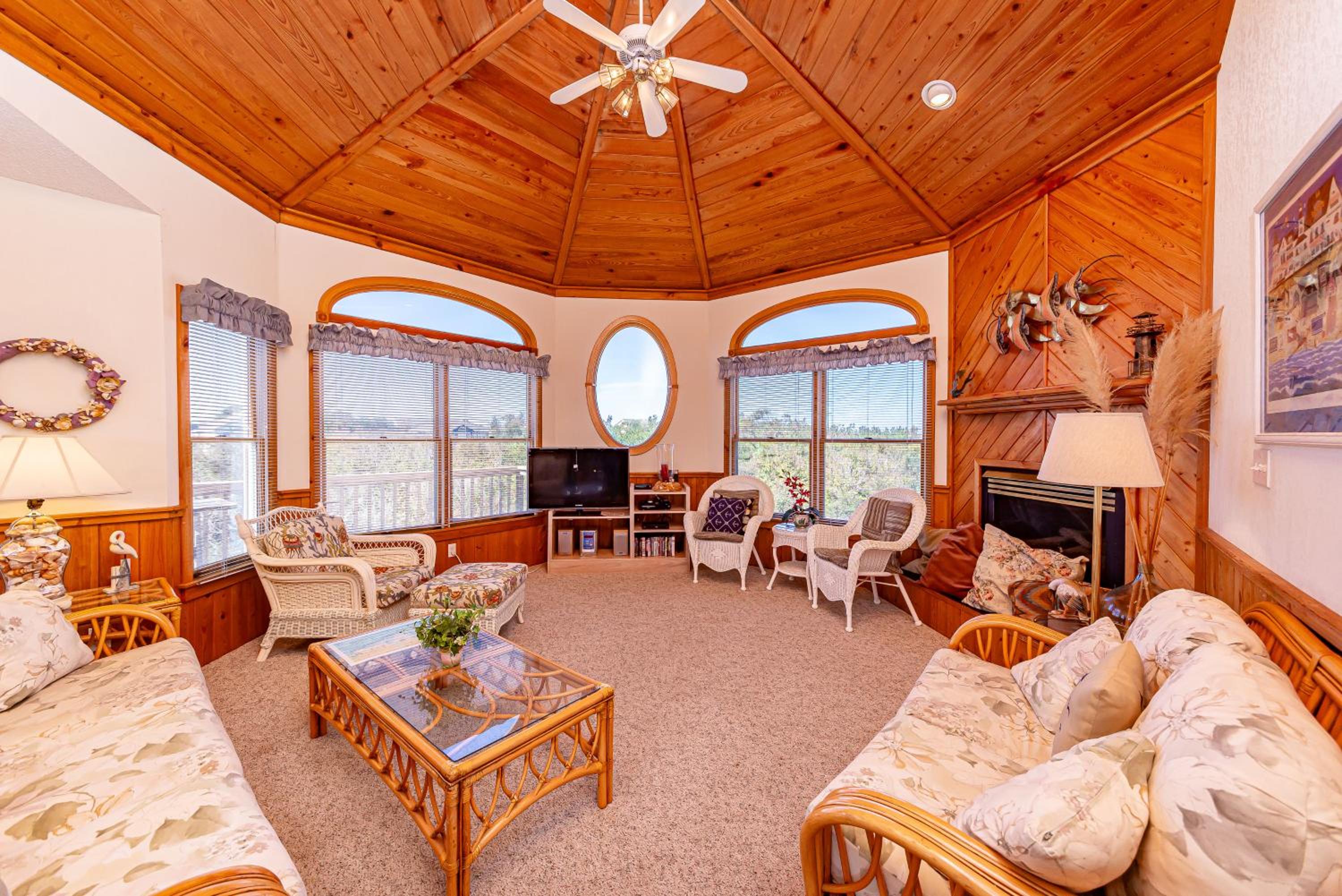 Eagle Quay - Corolla, Ocean Sands, Oceanside, 190 Yds to Beach, Hot Tub, Pets OK, Community Pool