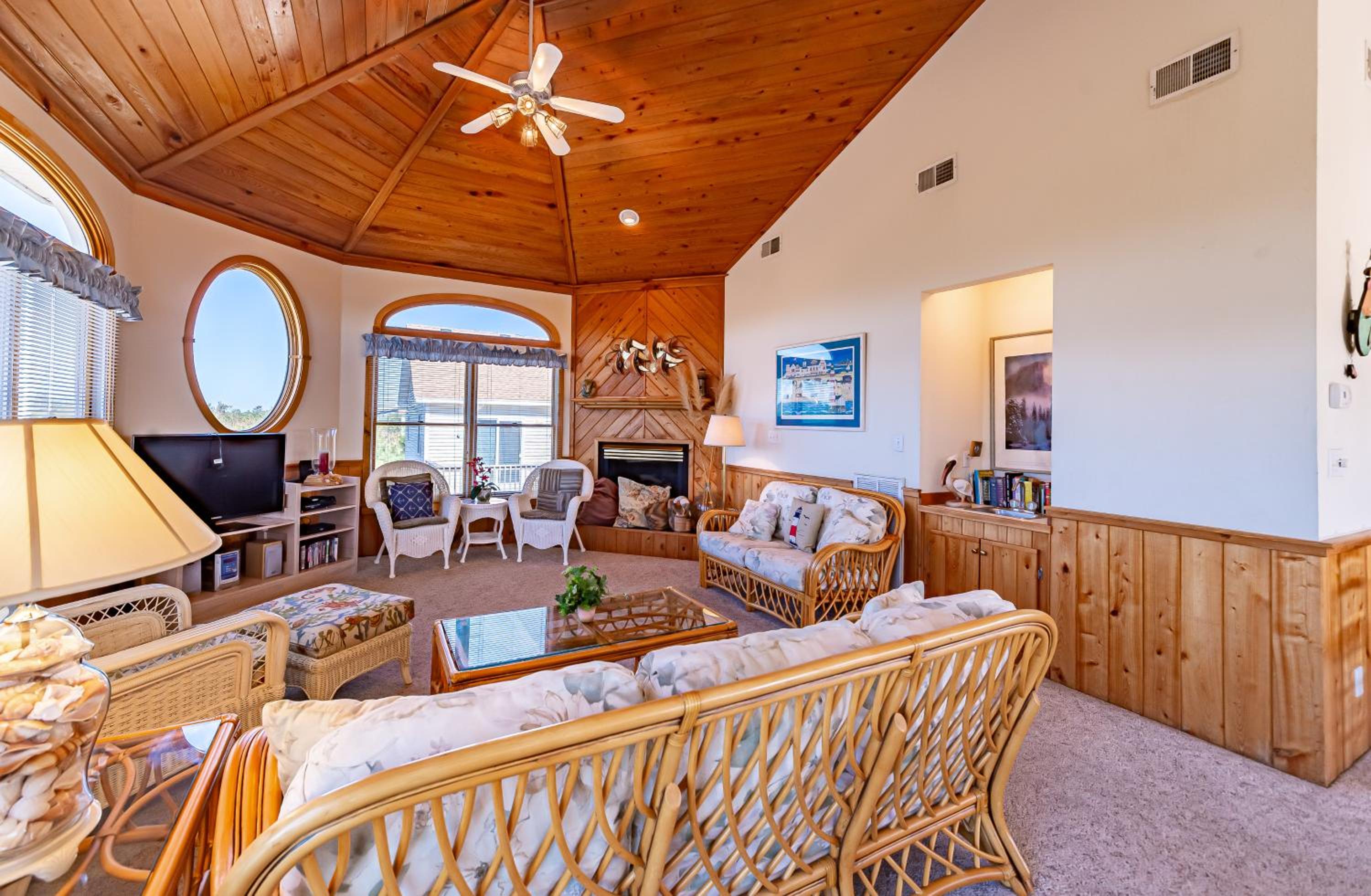 Eagle Quay - Corolla, Ocean Sands, Oceanside, 190 Yds to Beach, Hot Tub, Pets OK, Community Pool