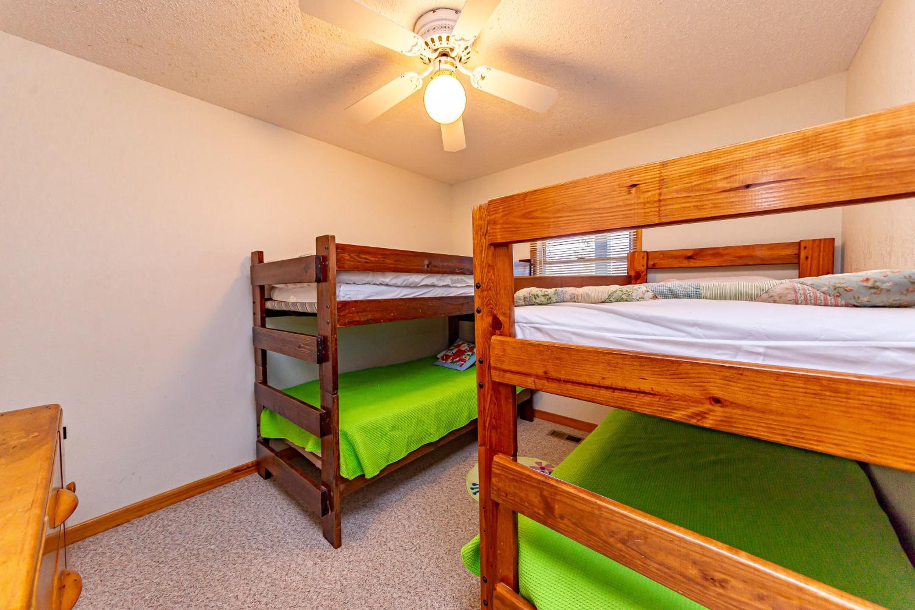 Eagle Quay - Corolla, Ocean Sands, Oceanside, 190 Yds to Beach, Hot Tub, Pets OK, Community Pool