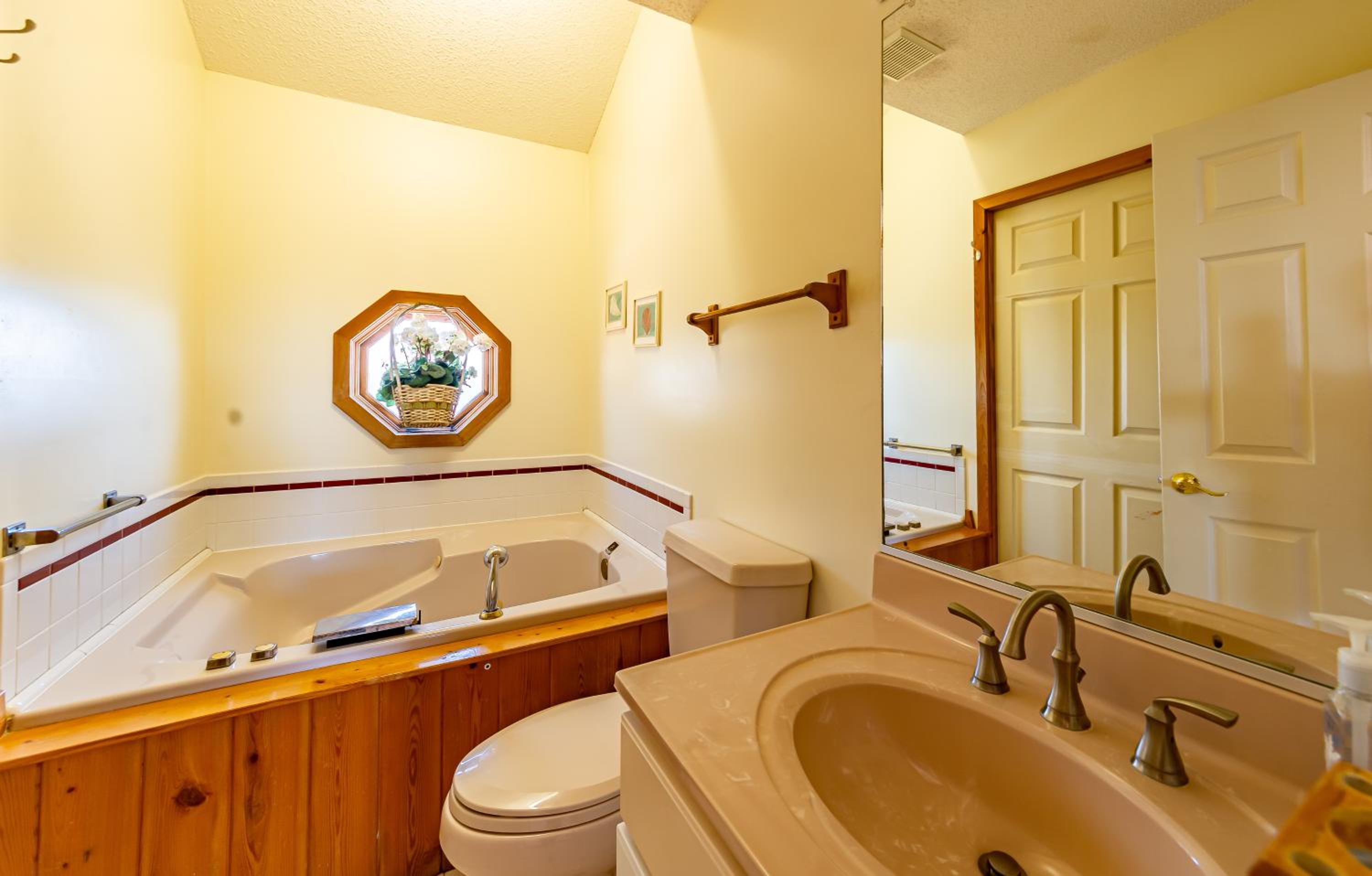 Eagle Quay - Corolla, Ocean Sands, Oceanside, 190 Yds to Beach, Hot Tub, Pets OK, Community Pool