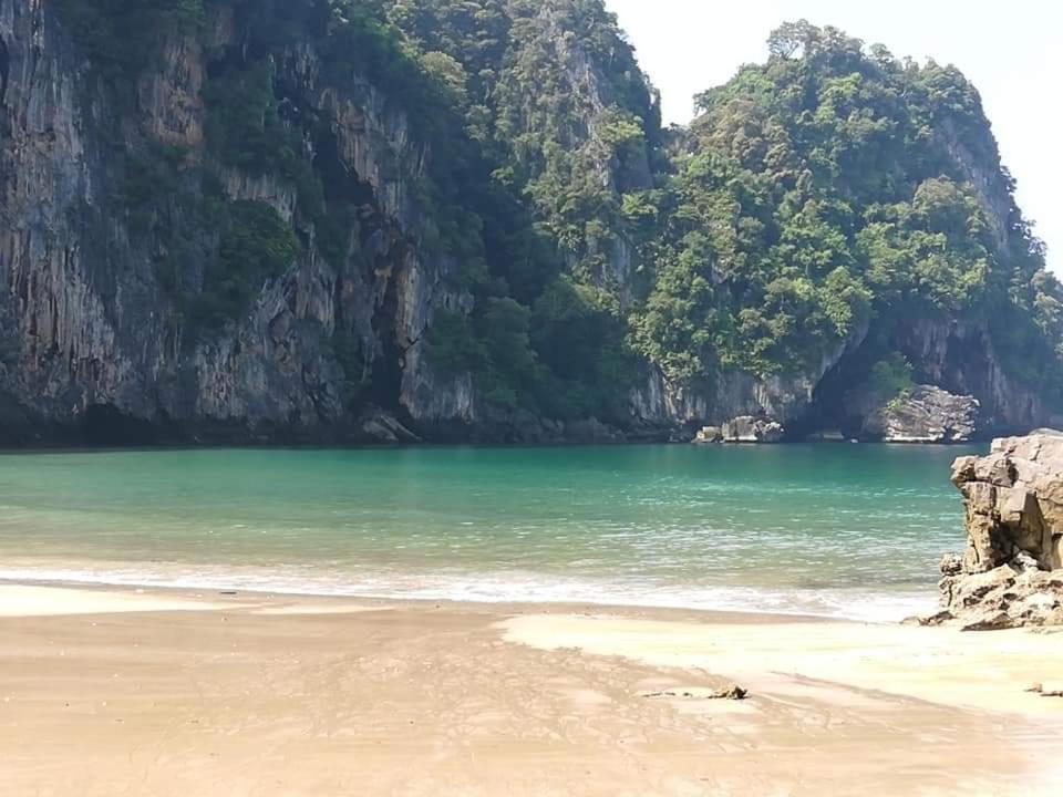 Cashew Nut Bungalow, Ko Mook
