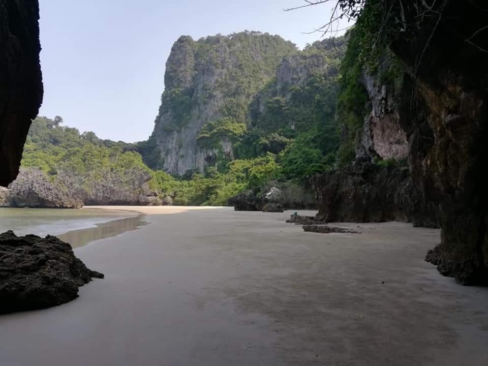 Cashew Nut Bungalow, Ko Mook
