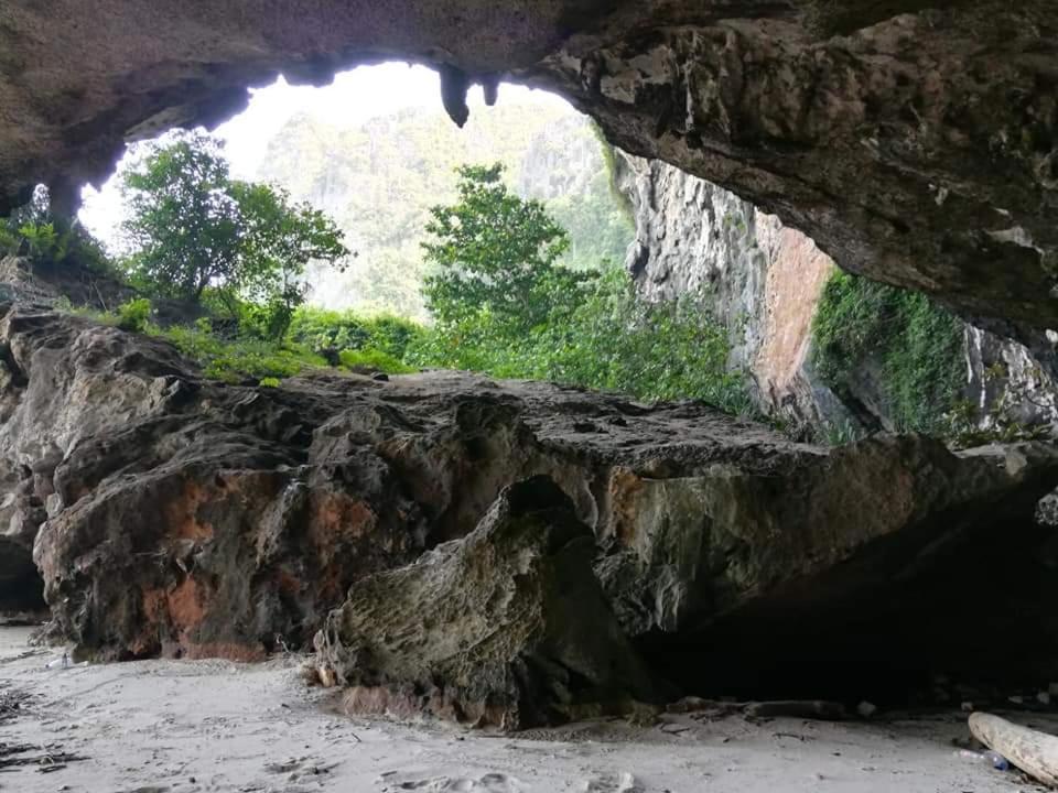Cashew Nut Bungalow, Ko Mook