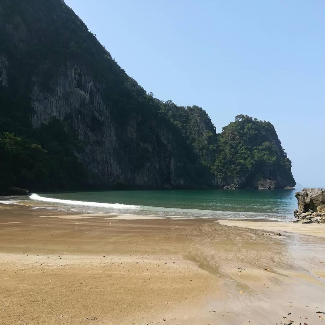 Cashew Nut Bungalow, Ko Mook
