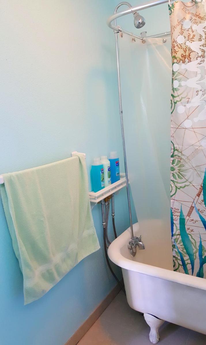 Short walk to beach 3 br 2 bath restored 1935 home