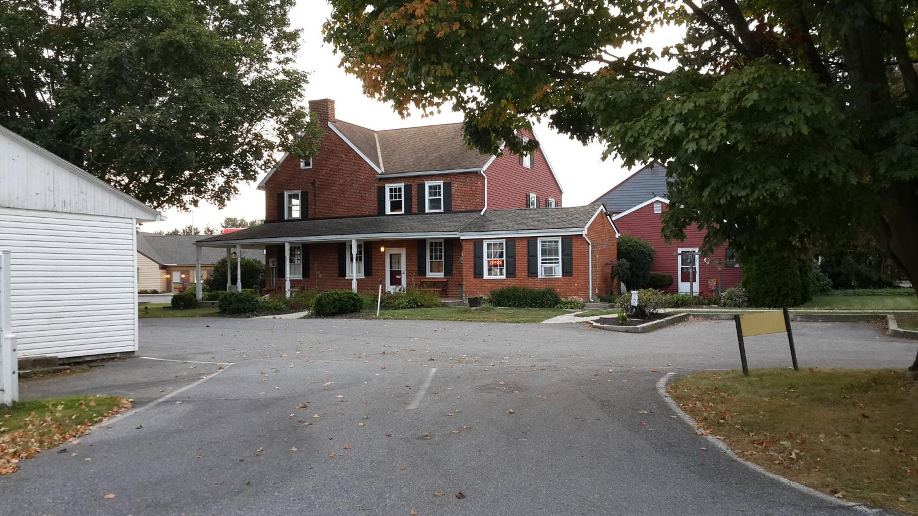 Spruce Lane Lodge and Cottages