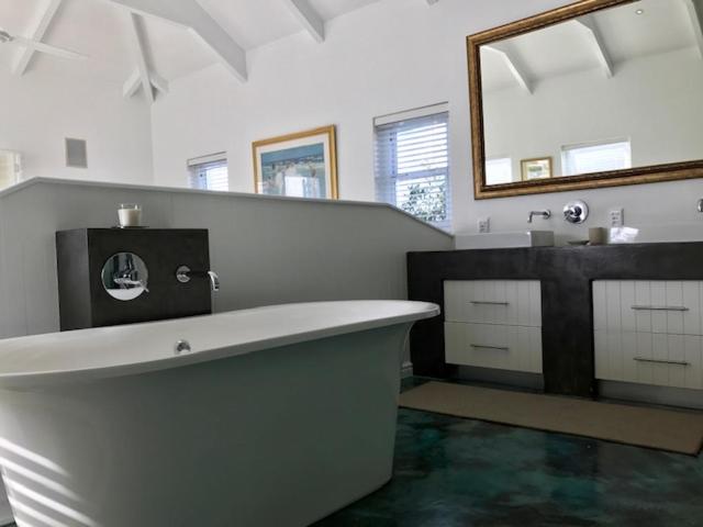 Saffron Holiday Home