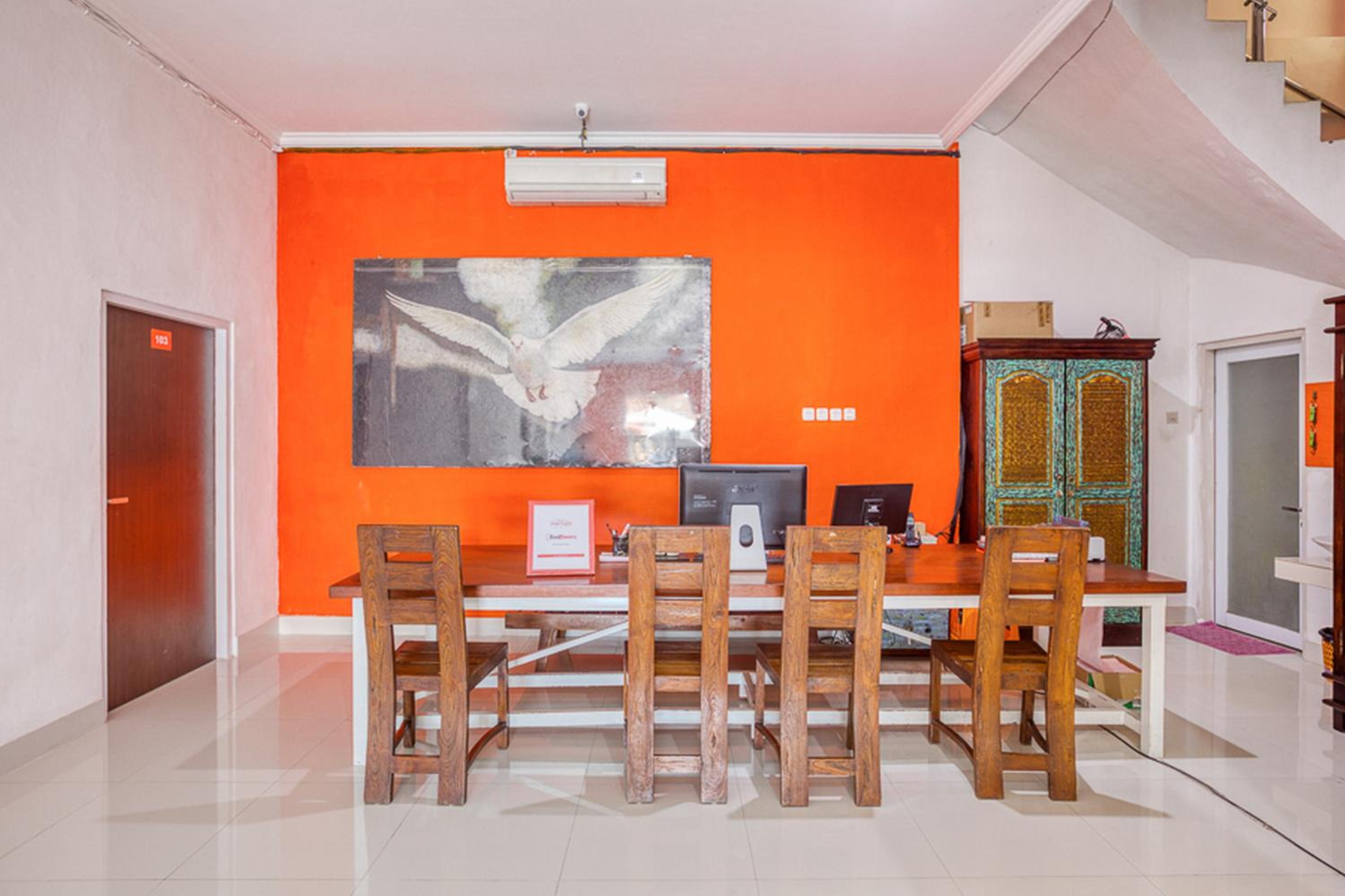 RedDoorz near Ubud Village