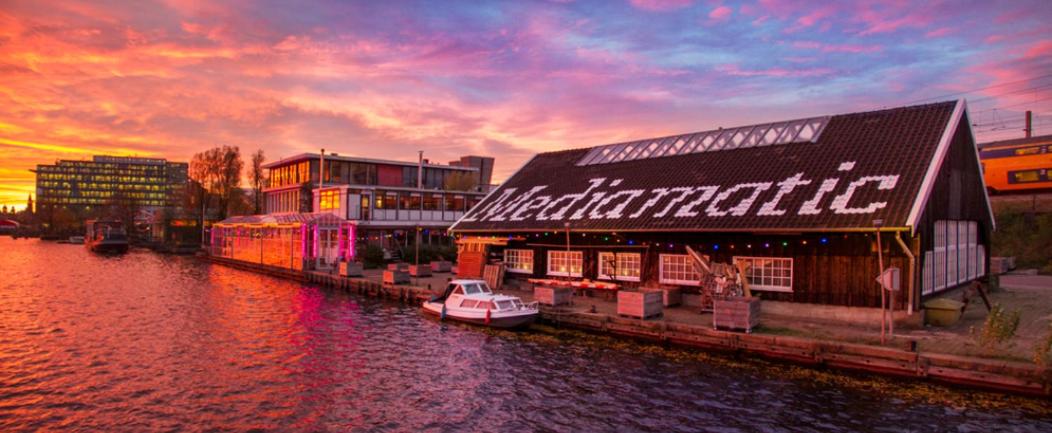 Newly renovated houseboat The Waterhouse