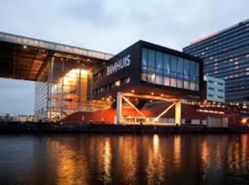 Newly renovated houseboat The Waterhouse