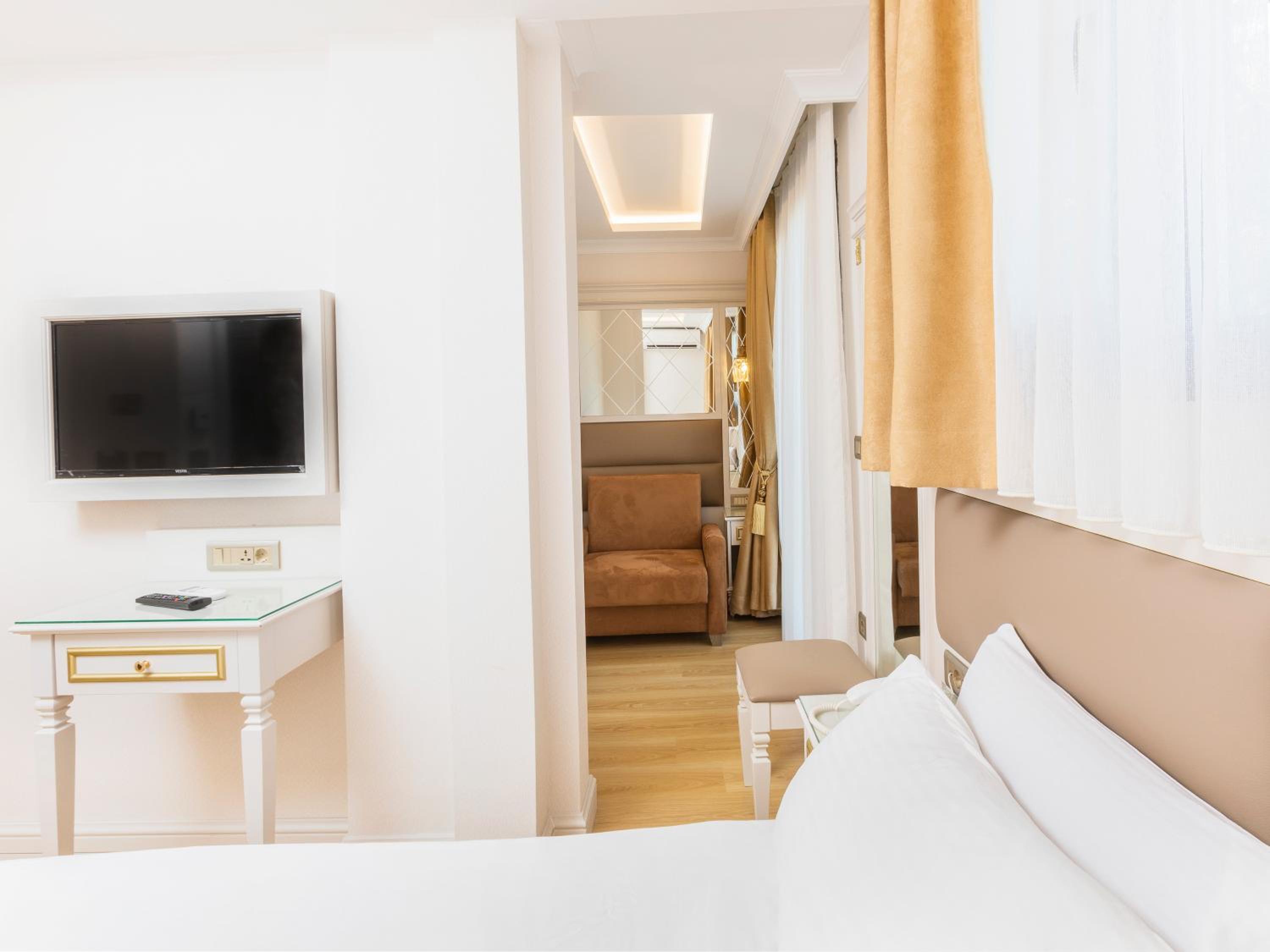 City Hall Otel - Image 30