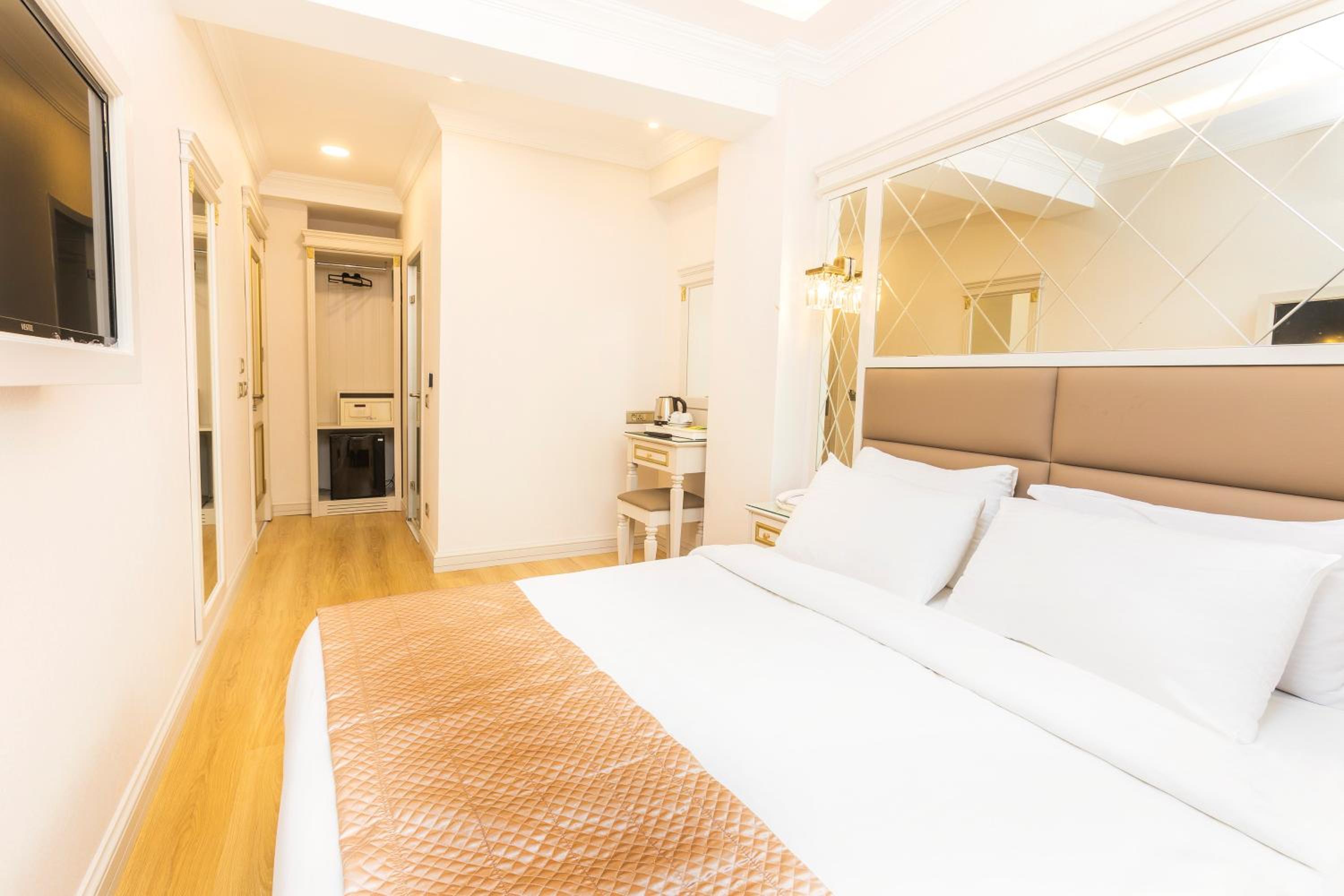 City Hall Otel - Image 29