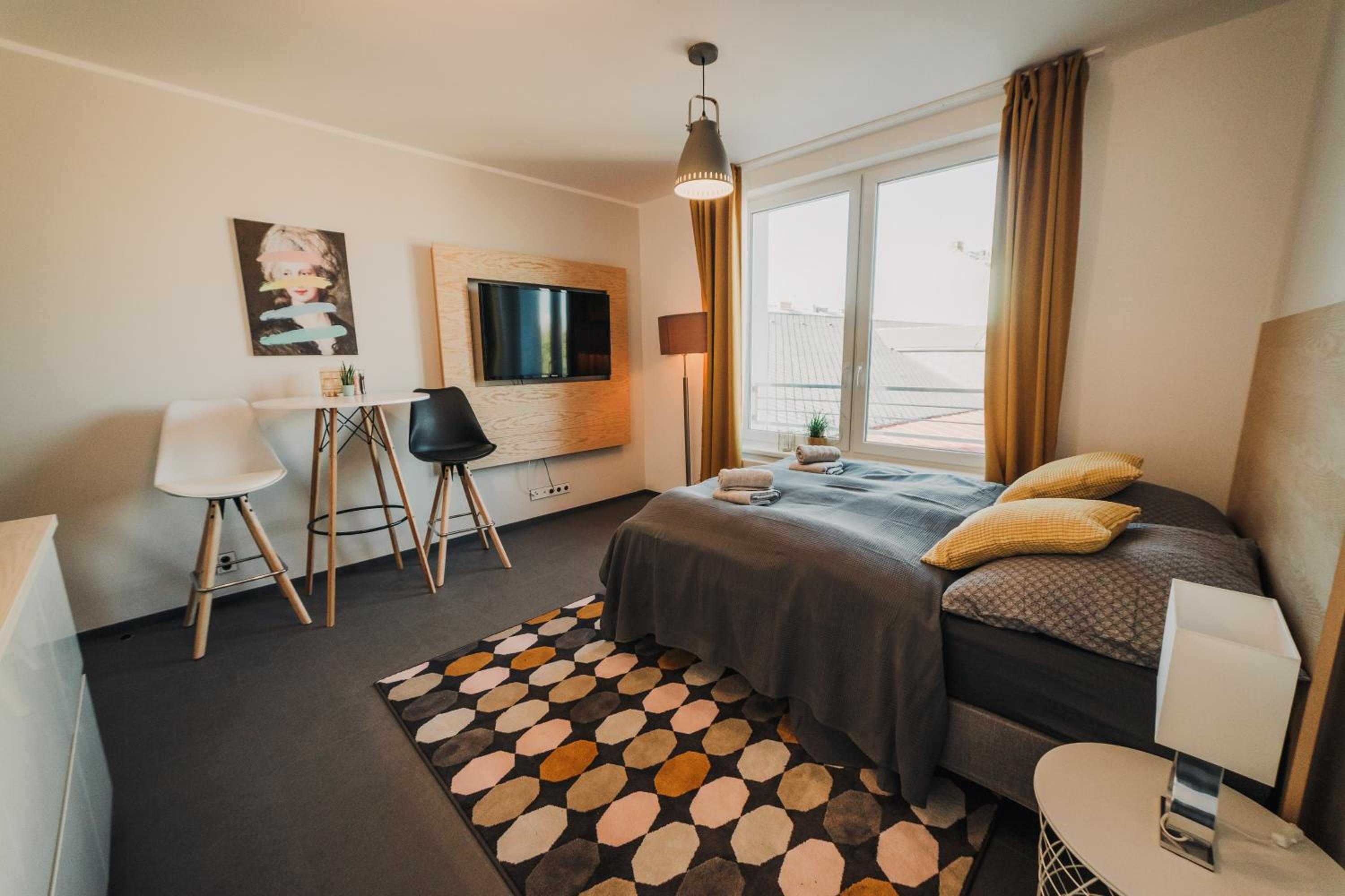 Beautiful new studio, 400m from the square