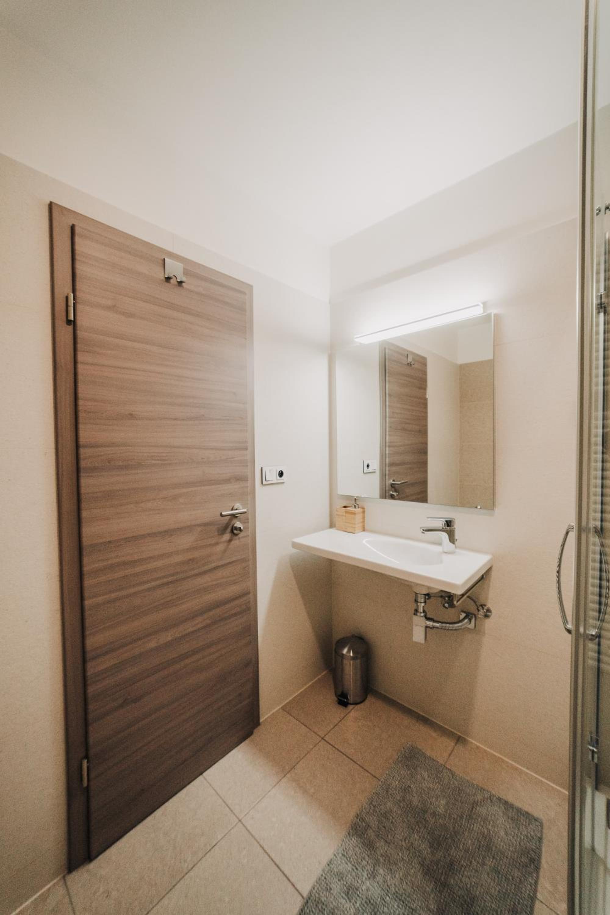 Beautiful new studio, 400m from the square