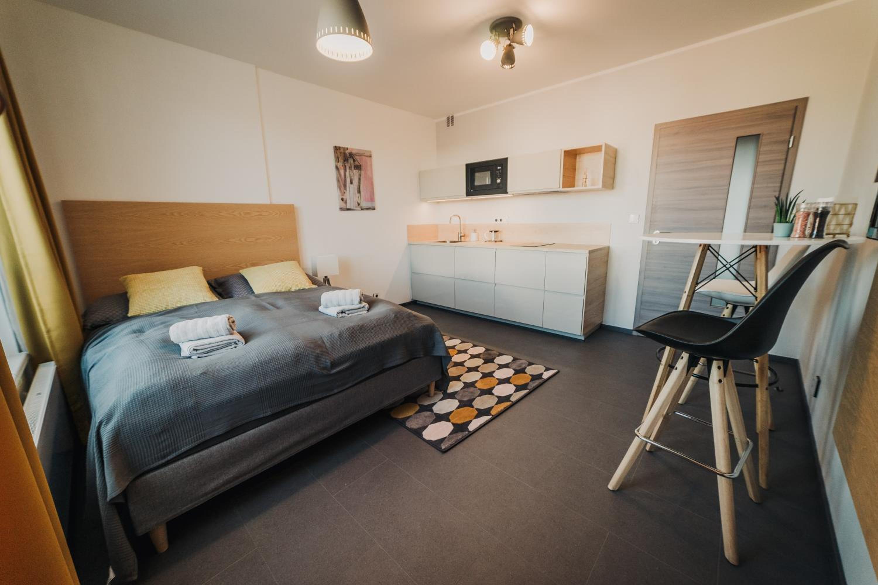 Beautiful new studio, 400m from the square