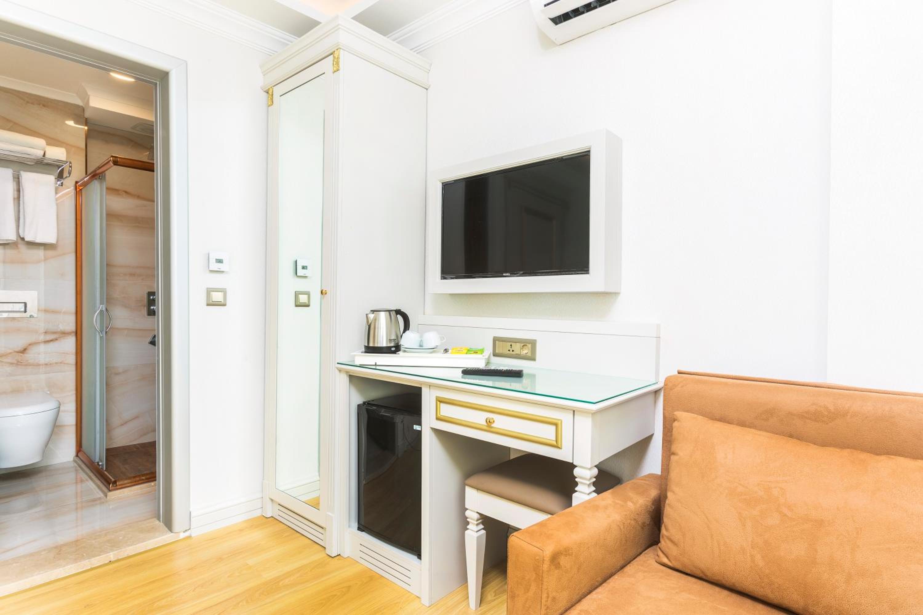 City Hall Otel - Image 24