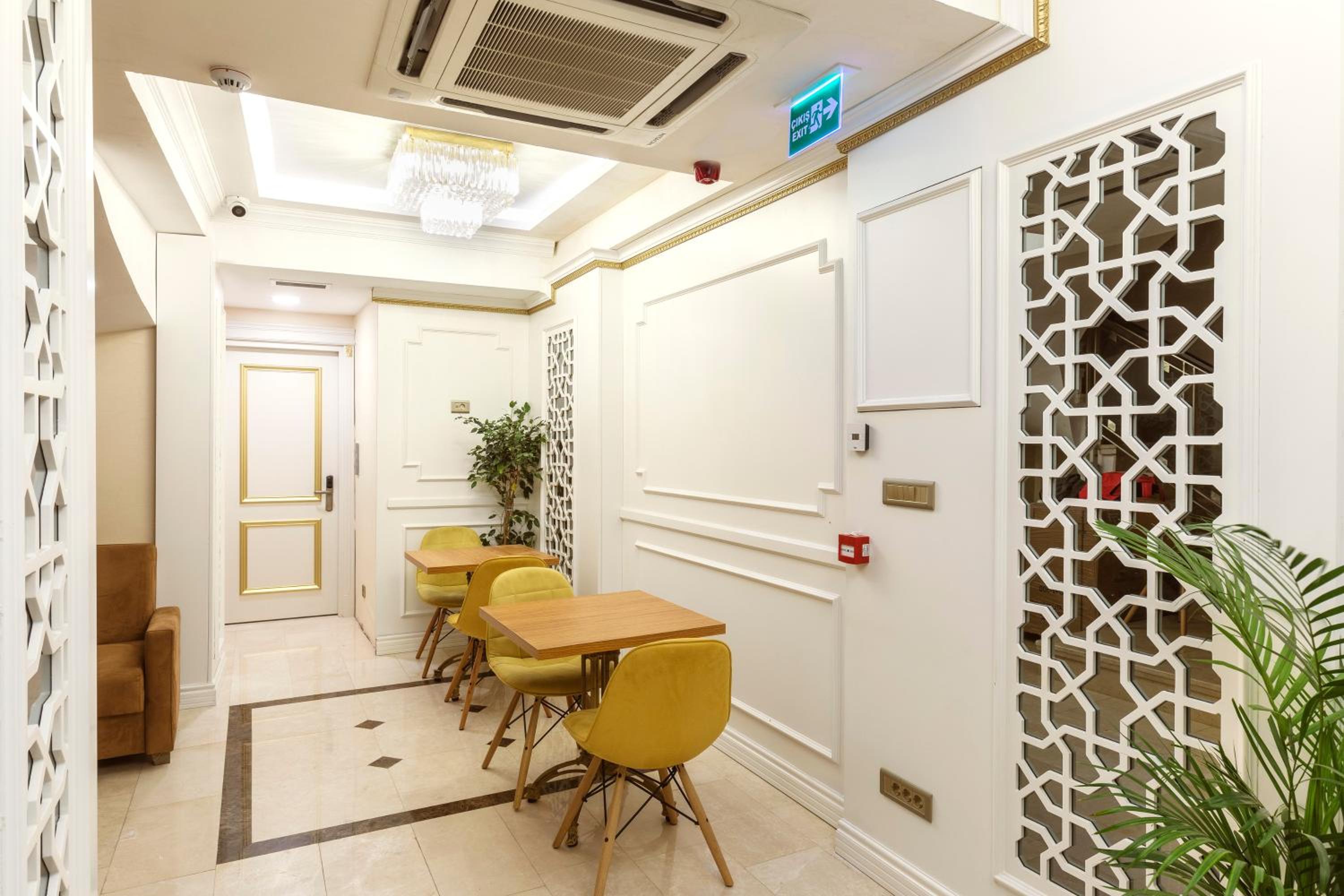 City Hall Otel - Image 21