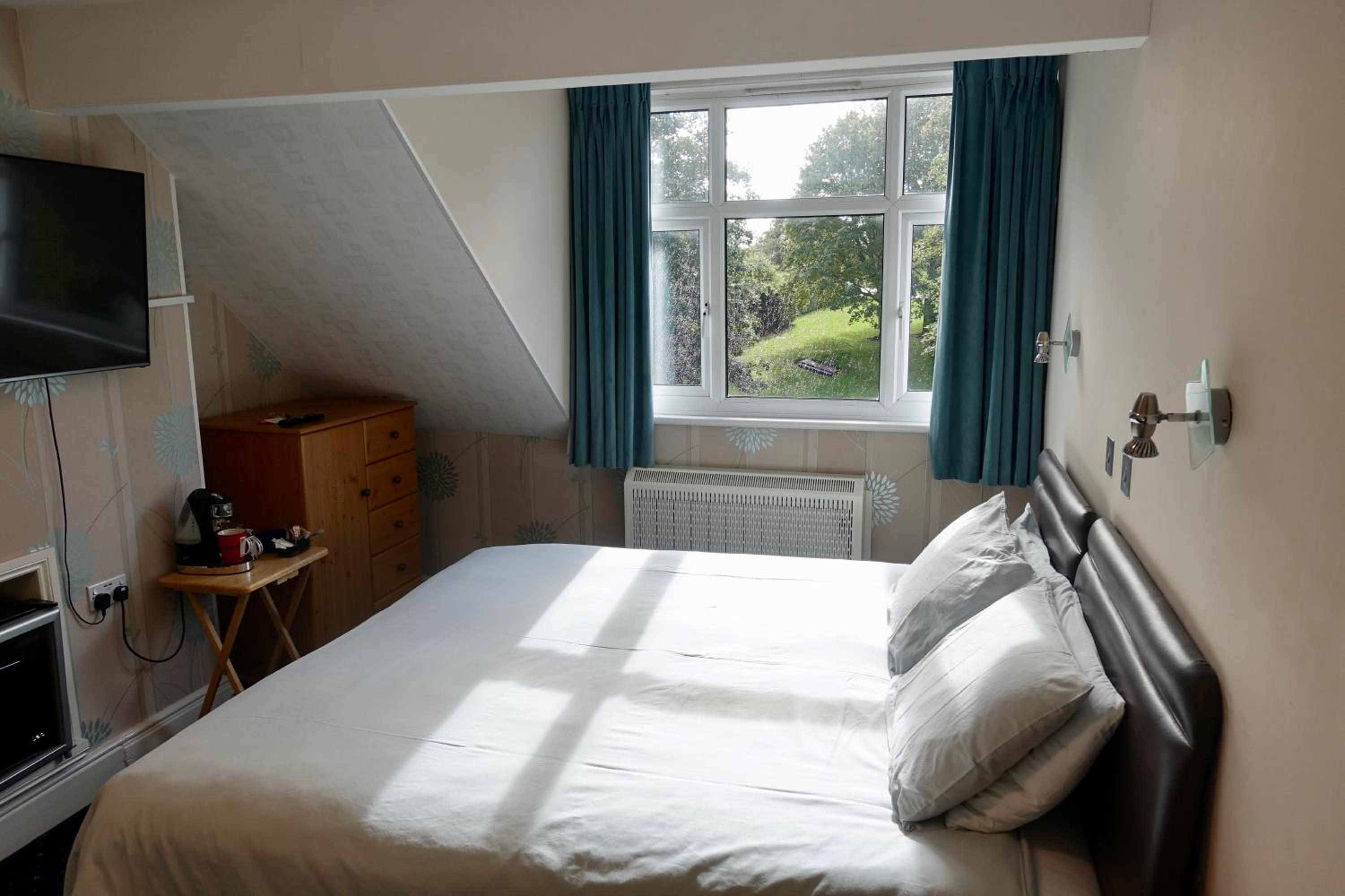 Leicester Vacations - Abinger Guest House - Property Image 3