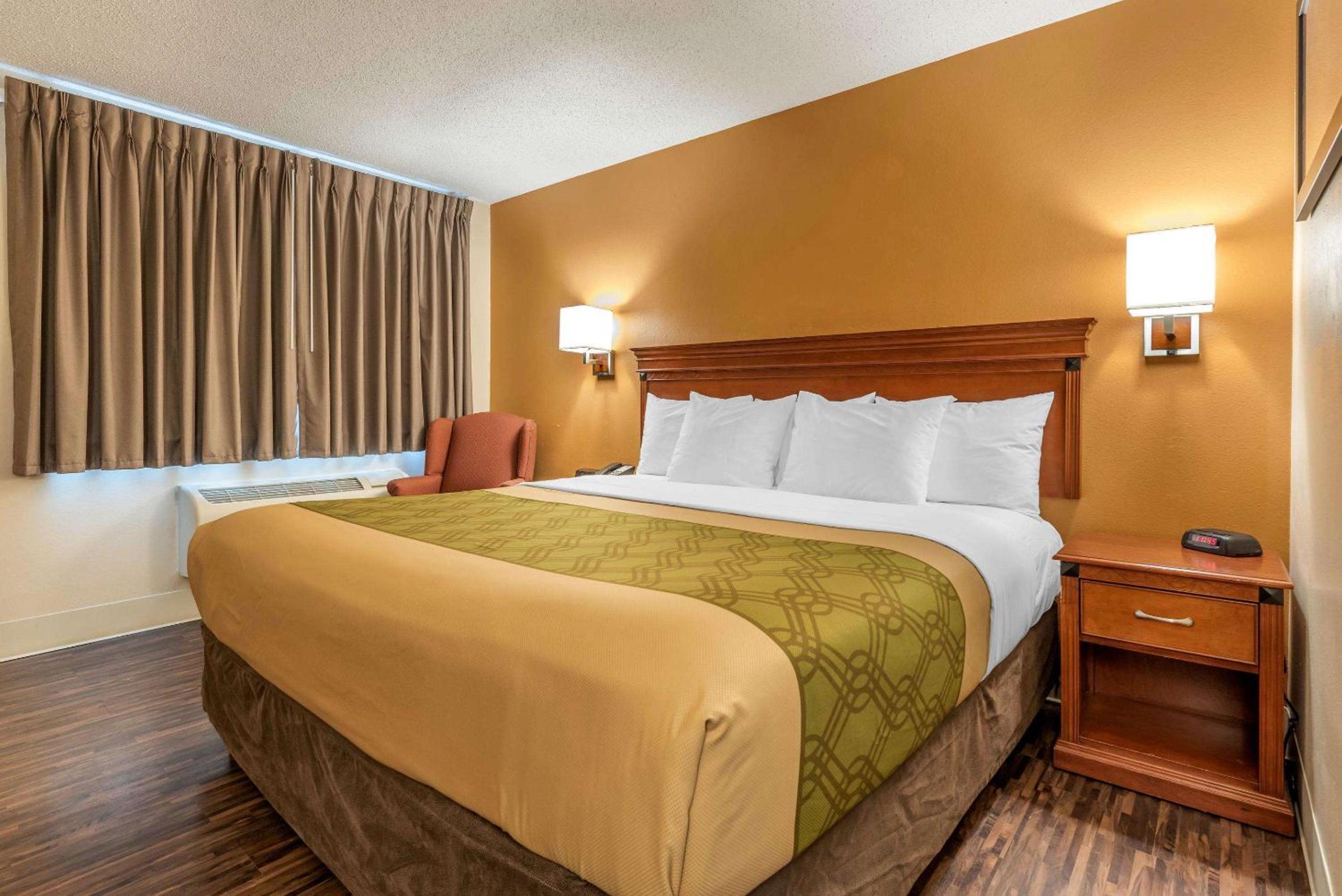 Econo Lodge Louisville Downtown, Photo 18