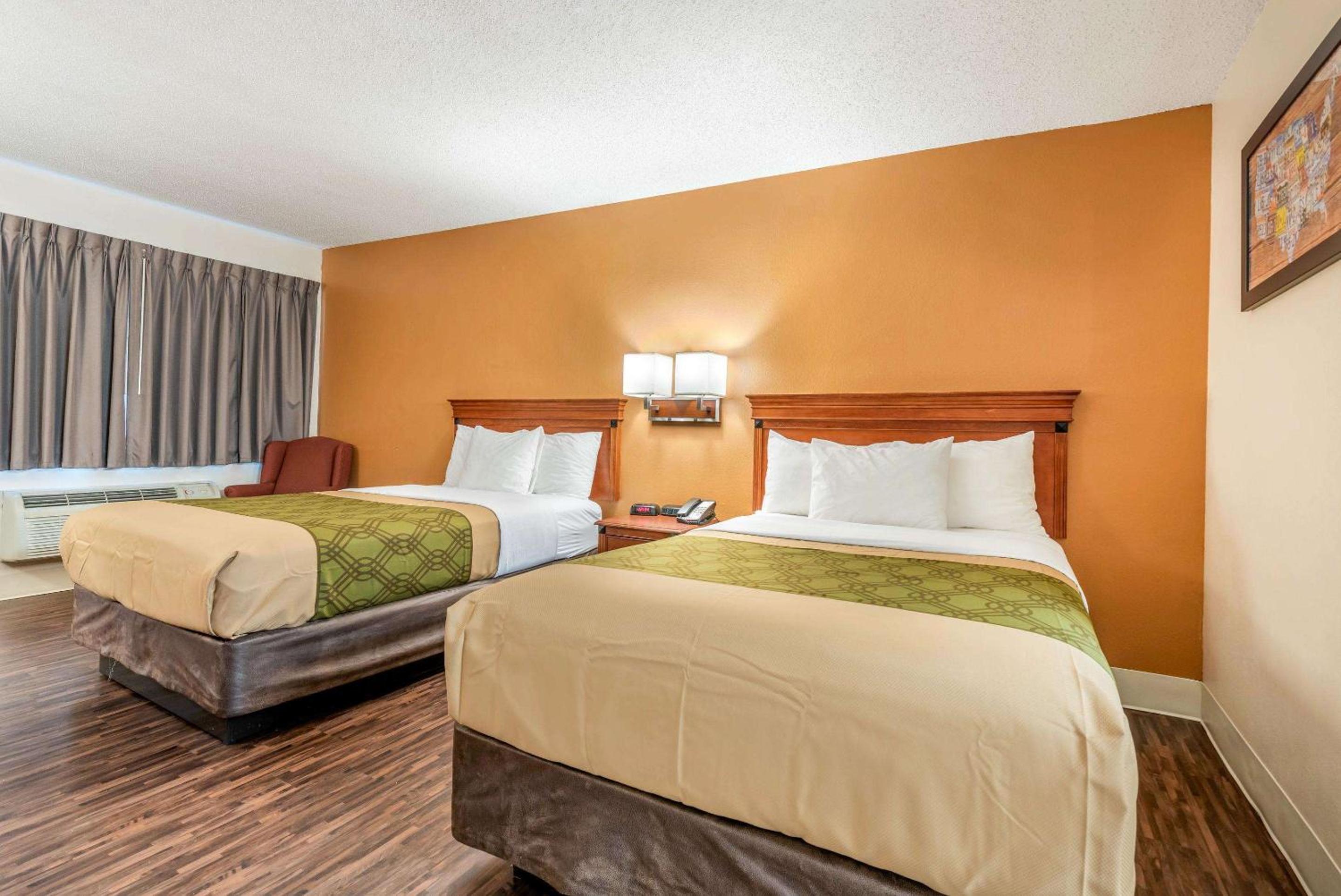 Econo Lodge Louisville Downtown - Image 5