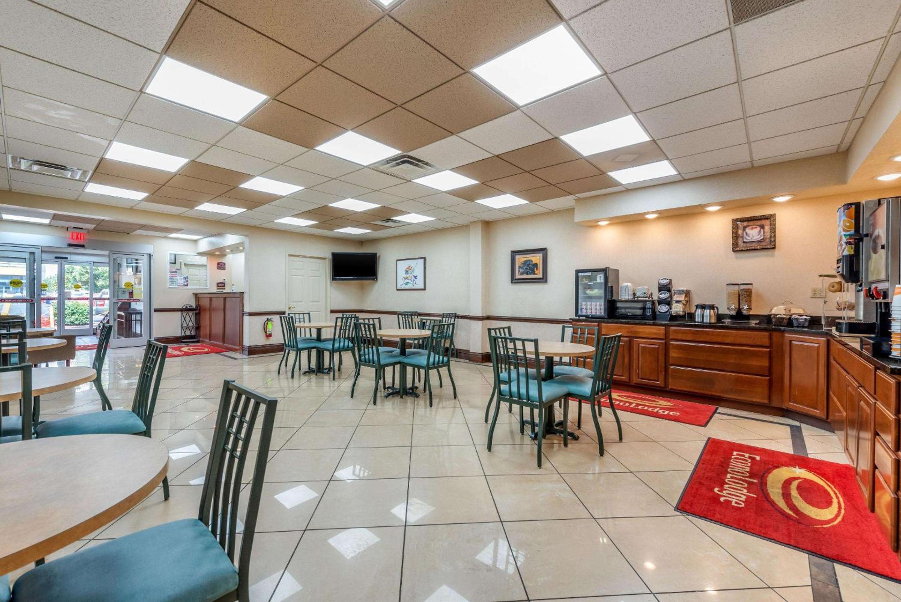 Econo Lodge Louisville Downtown - Image 3