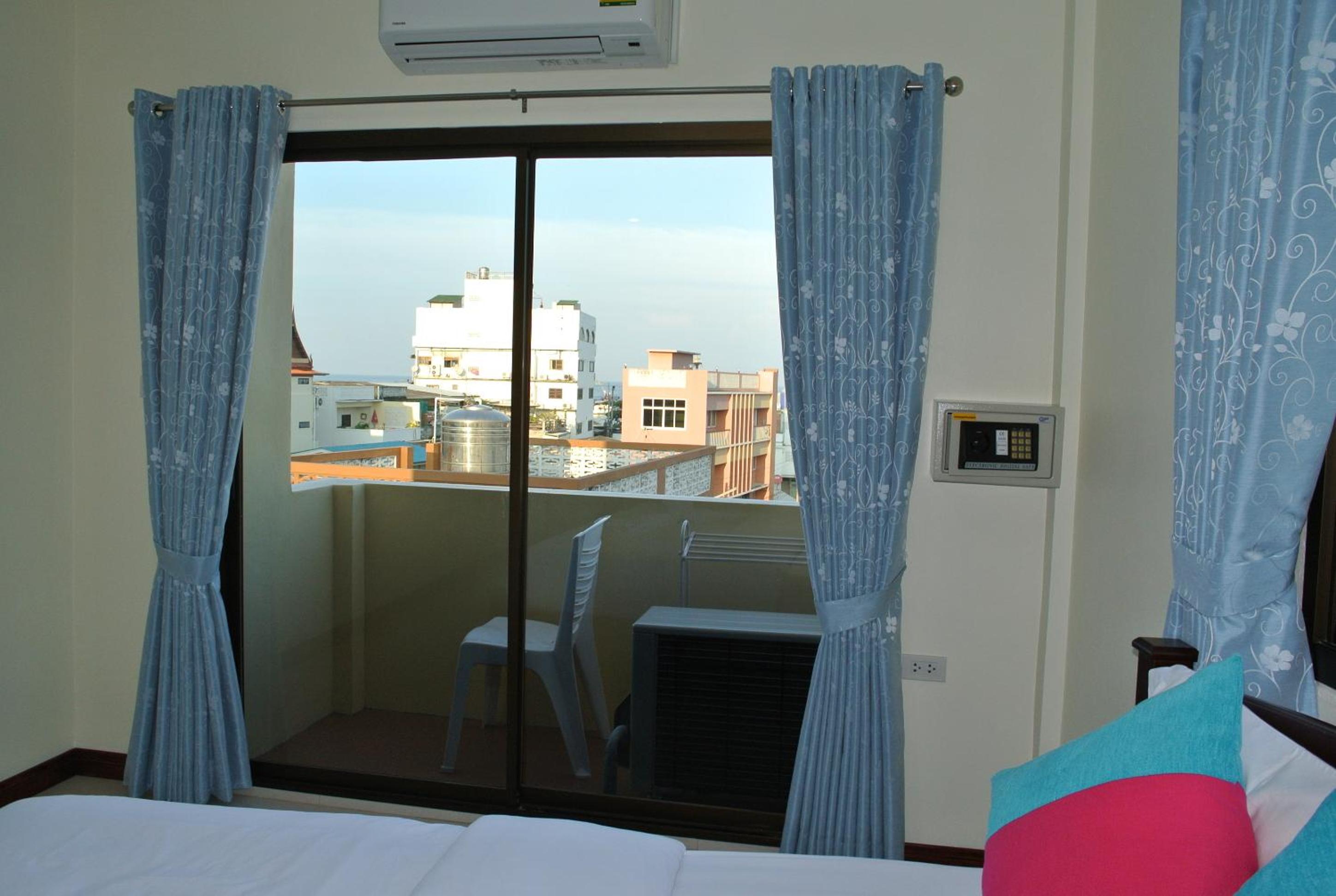 Baan Taweesuk Guest House