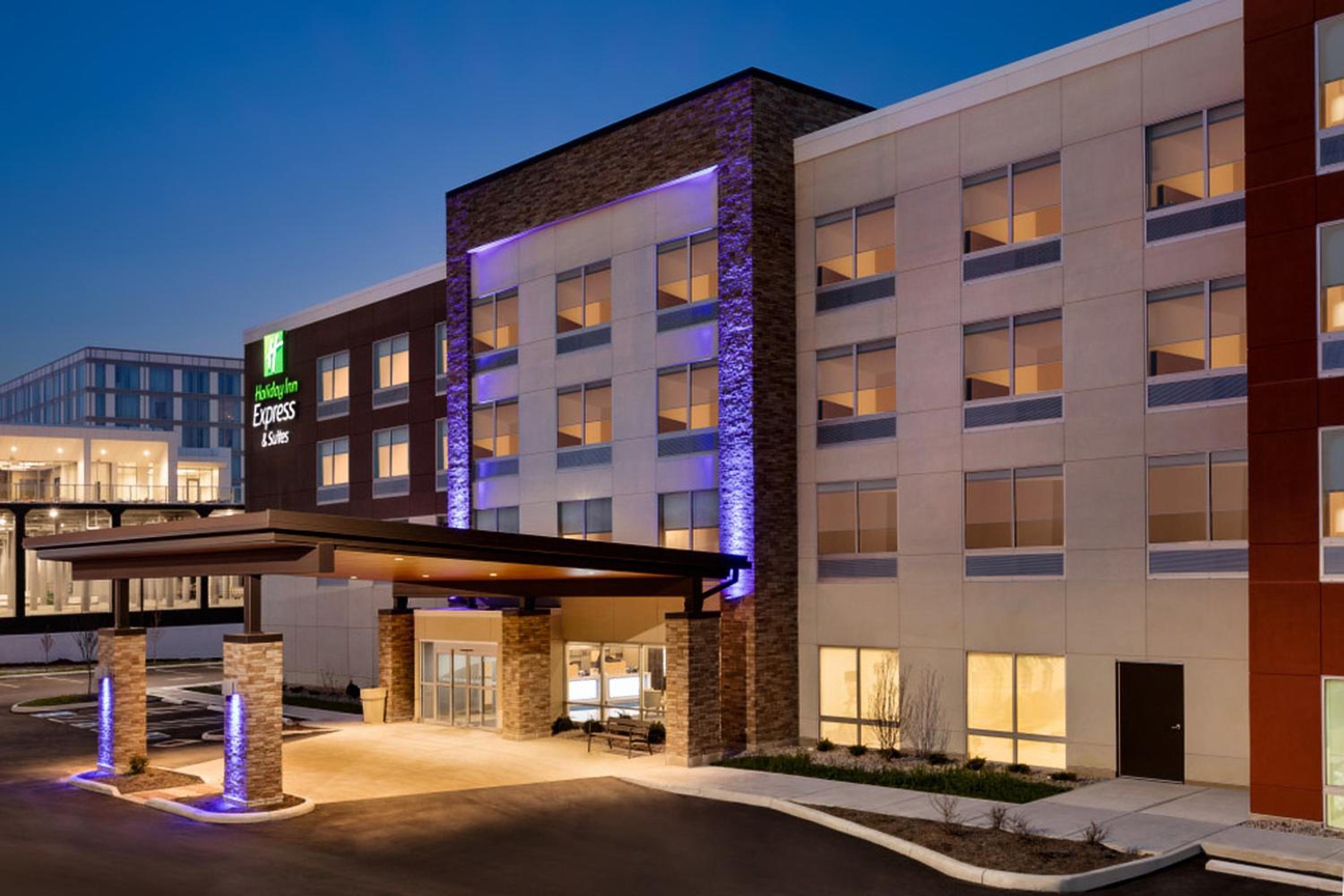 Hotel Holiday Inn Express & Suites - Cincinnati NE - Red Bank Road, an IHG Hotel - Image 1
