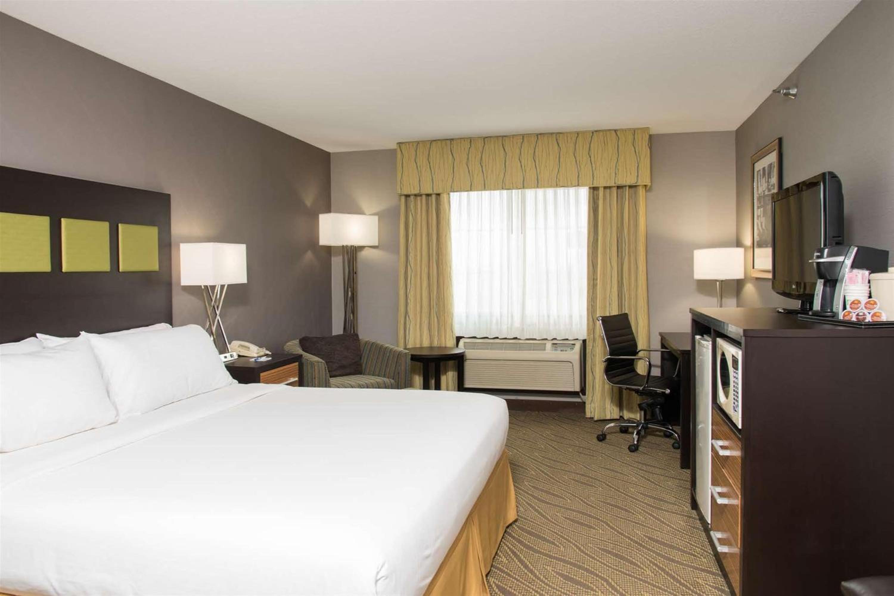 Danville Vacations - Holiday Inn Express  Suites Danville, an IHG Hotel - Property Image 11