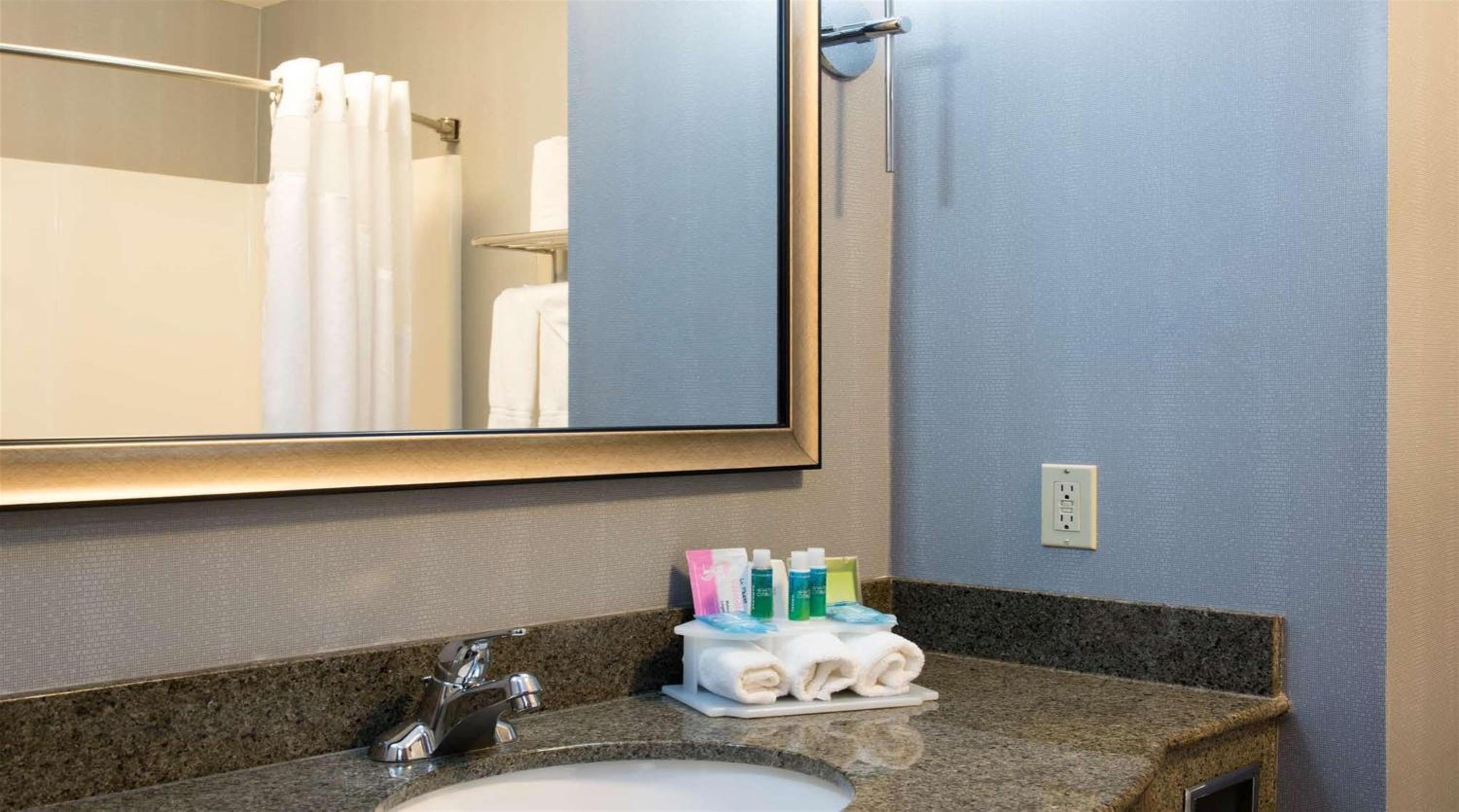 Danville Vacations - Holiday Inn Express  Suites Danville, an IHG Hotel - Property Image 7